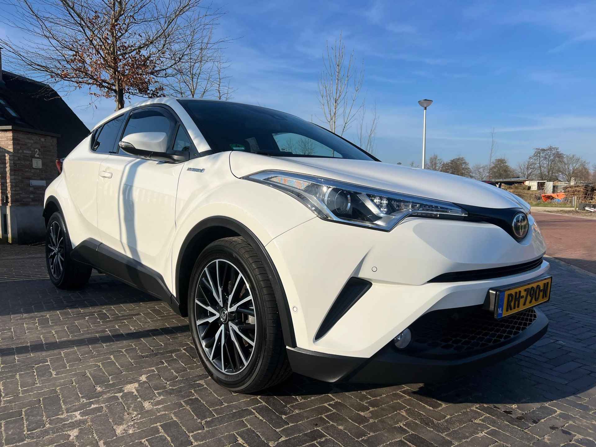 Toyota C-HR 1.8 Hybrid Executive | Navigatie | Camera | Stoelverwarming | NL-Auto | - 3/48