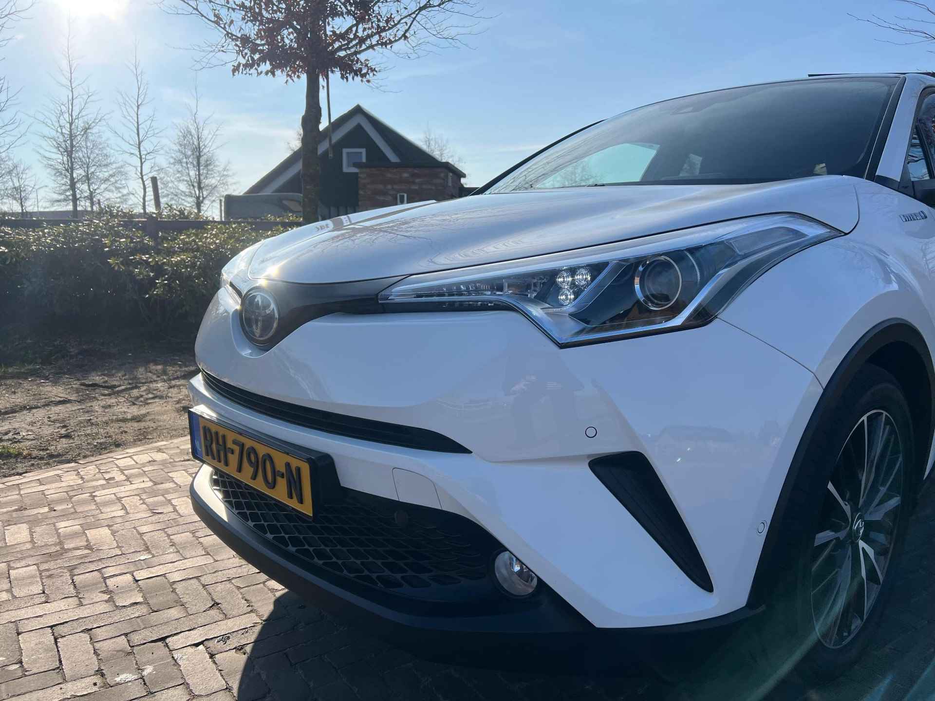 Toyota C-HR 1.8 Hybrid Executive | Navigatie | Camera | Stoelverwarming | NL-Auto | - 6/48