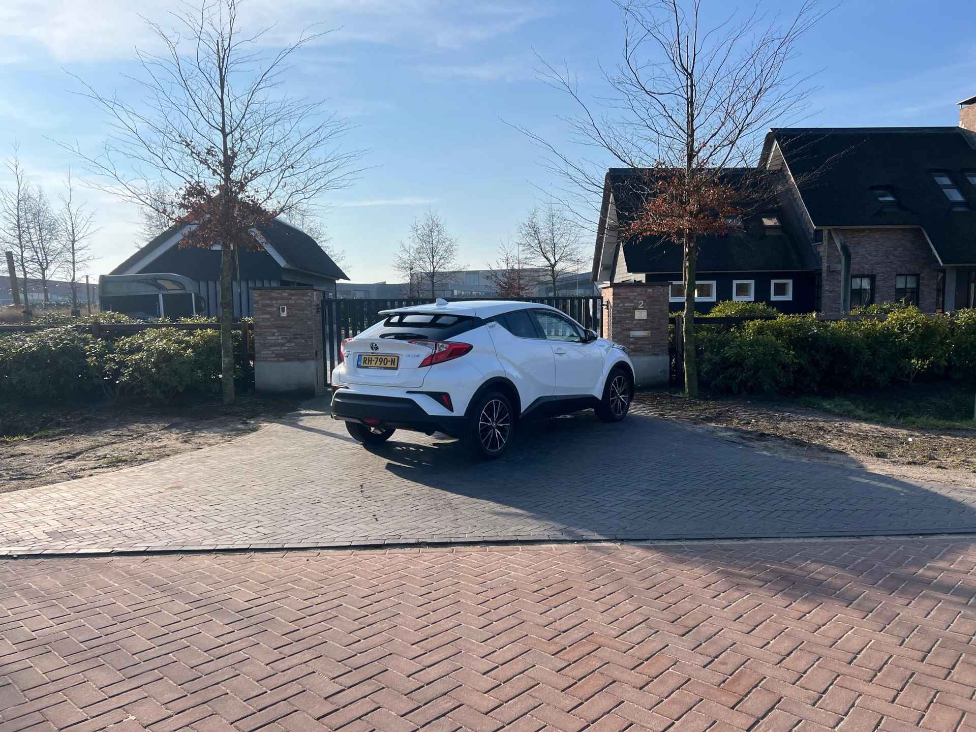 Toyota C-HR 1.8 Hybrid Executive | Navigatie | Camera | Stoelverwarming | NL-Auto | - 16/48