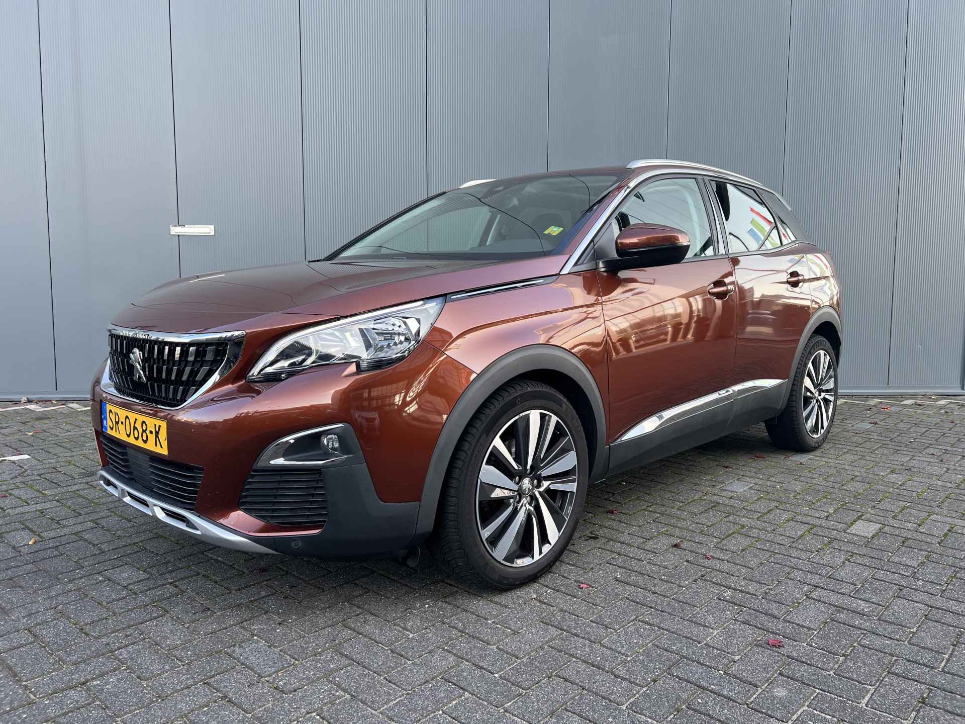 Peugeot 3008 1.2 130pk Allure | Panoramadak | 19'' velgen | Navigatie | Carplay | Camera | Parkeersensoren voor en achter | Getint Glas | Cru - 2/3