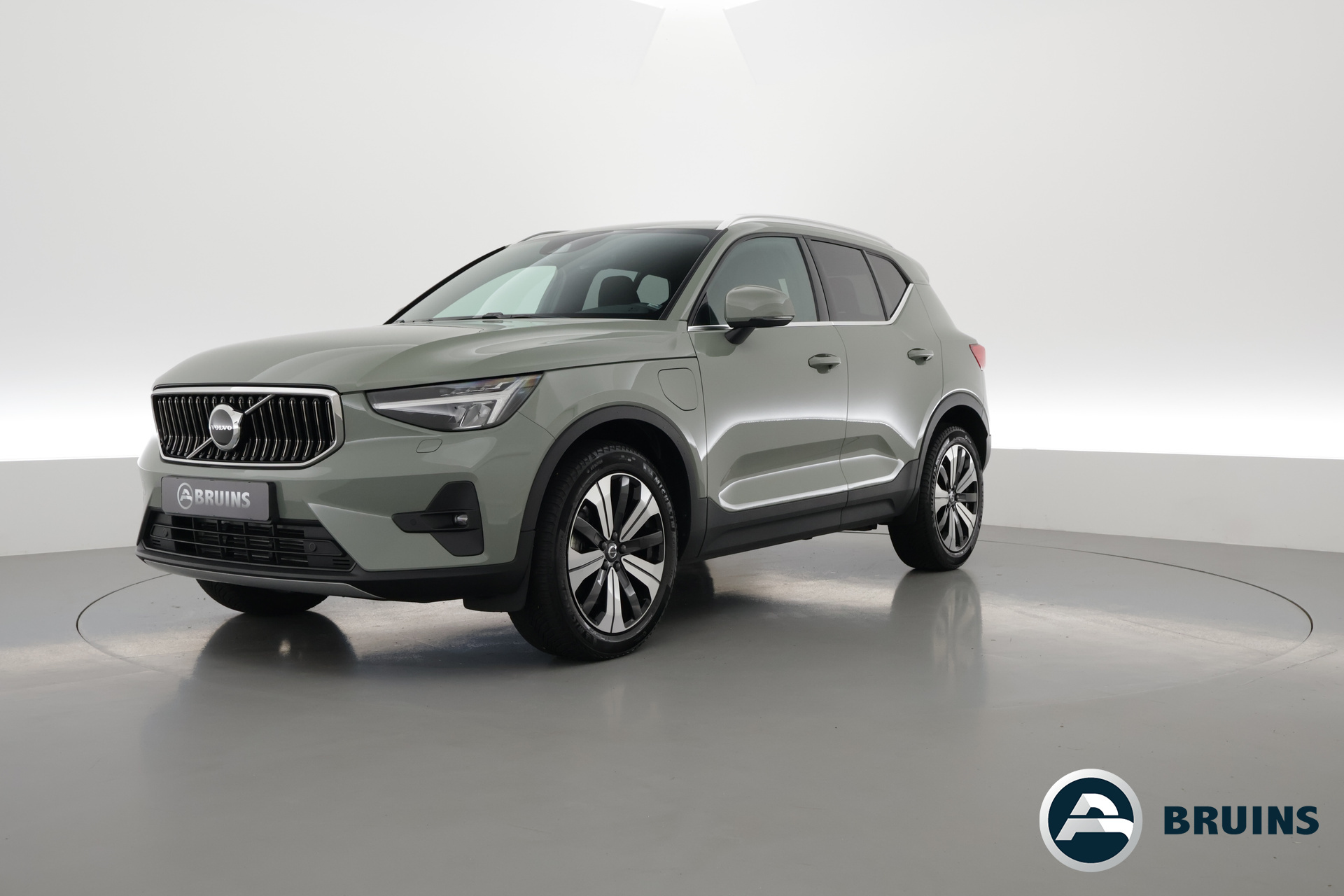 Volvo XC40 1.5 T4 Recharge Core | Facelift | Adapt. Cruise | PDC V+A | Camera | Stoel-stuurver. | 19" | Blis |