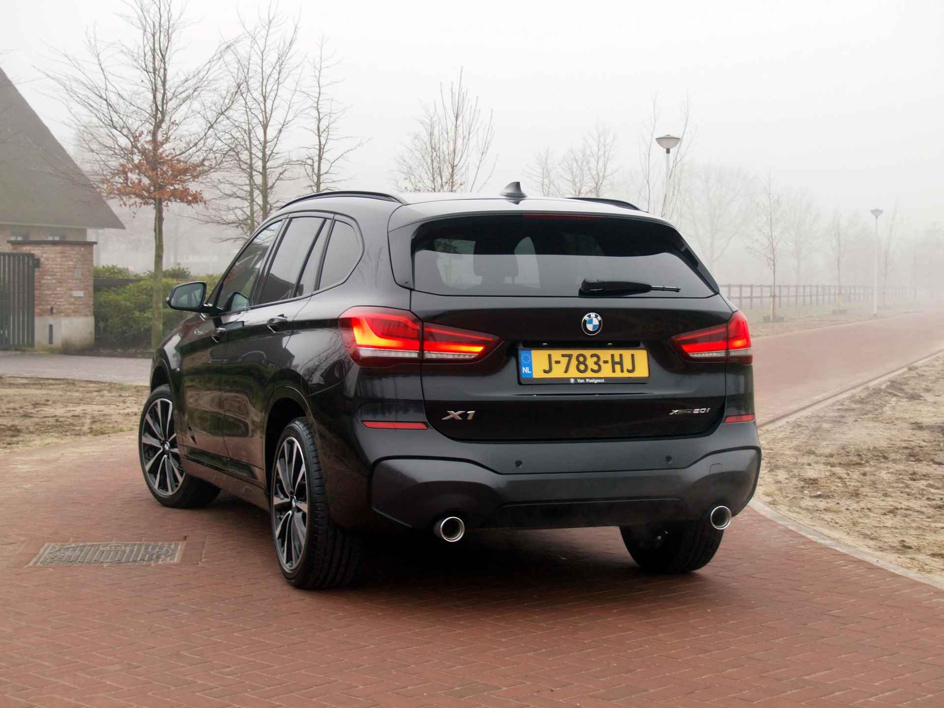 BMW X1 xDrive20i High Executive M-Pakket | Facelift | Panoramadak | Sfeerverlichting | BMW Laserlight | Leer | 19 Inch | M-Pakket | - 3/33