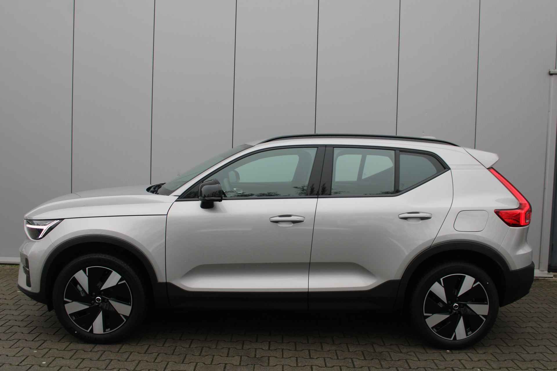 Volvo XC40 Single Motor Extended Range Plus 82 kWh | Trekhaak | Stoelverwarming | ACC - 4/33