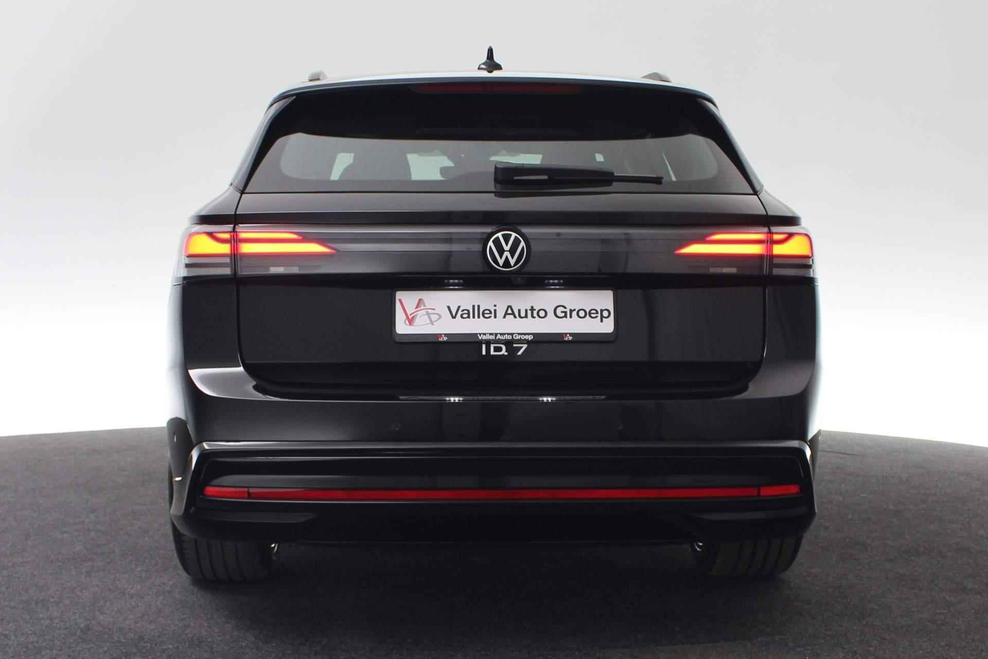 Volkswagen ID.7 Pro S 86 kWh 286PK | Matrix LED | 360 Camera | HUD | Trekhaak | 20 inch - 21/43