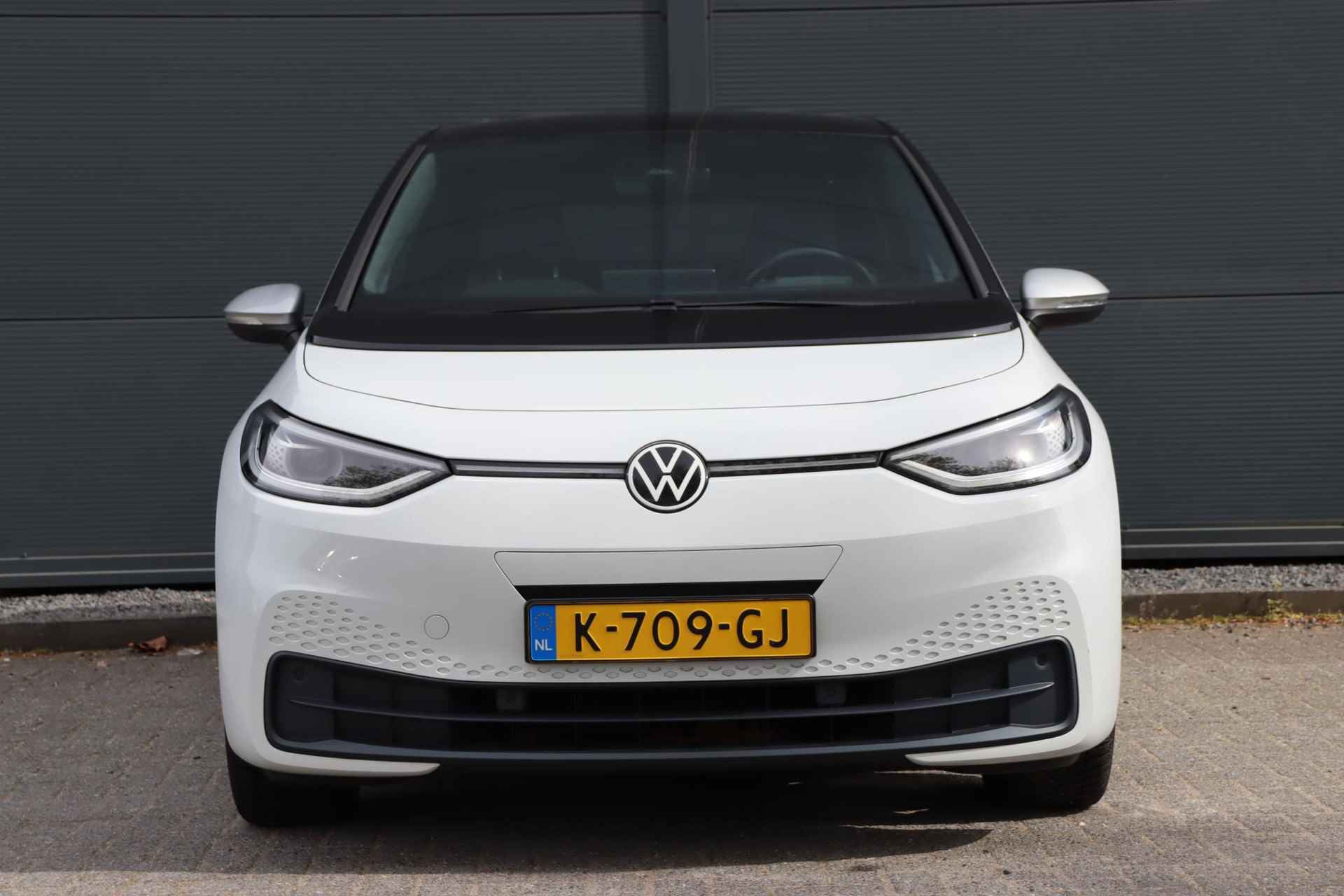 Volkswagen ID.3 First Plus 58 kWh / Stoelverwarming / IQ-Light / Camera / - 2/34