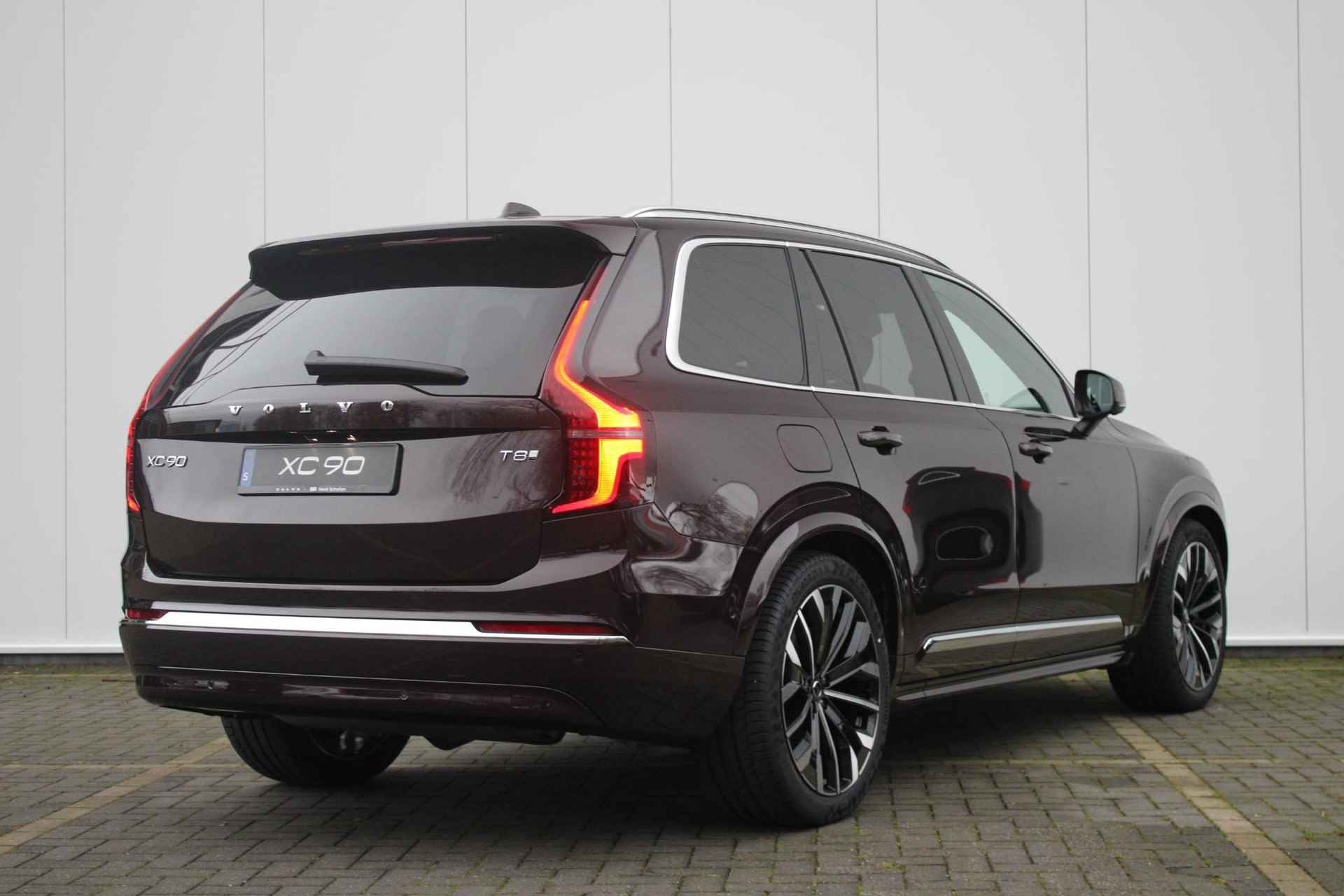 Volvo XC90 T8 455PK AUT8 Plug-in hybrid AWD Ultra Bright * Nieuw model * Luchtvering, Adaptieve Cruise Control met Pilot Assist, Premium audio by Bowers & Wilkins, Elektrisch bedienbaar panoramisch schuif/-kanteldak, Elektrische voorstoelen met geheugen en massagefunctie, Verwarmbare voorstoelen + stuurwiel, Geventileerde voorstoelen, 360 Parkeercamera, Park Assist voor + achter, 4-Zone Climate Control, Head-Up Display, 21'' Lichtmetalen wielen - 2/46