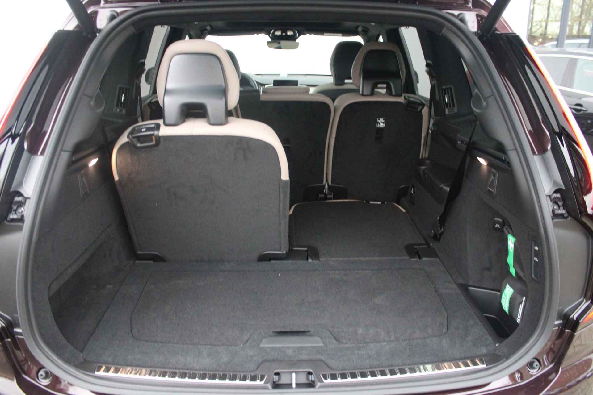 Volvo XC90 T8 455PK AUT8 Plug-in hybrid AWD Ultra Bright * Nieuw model * Luchtvering, Adaptieve Cruise Control met Pilot Assist, Premium audio by Bowers & Wilkins, Elektrisch bedienbaar panoramisch schuif/-kanteldak, Elektrische voorstoelen met geheugen en massagefunctie, Verwarmbare voorstoelen + stuurwiel, Geventileerde voorstoelen, 360 Parkeercamera, Park Assist voor + achter, 4-Zone Climate Control, Head-Up Display, 21'' Lichtmetalen wielen - 9/46