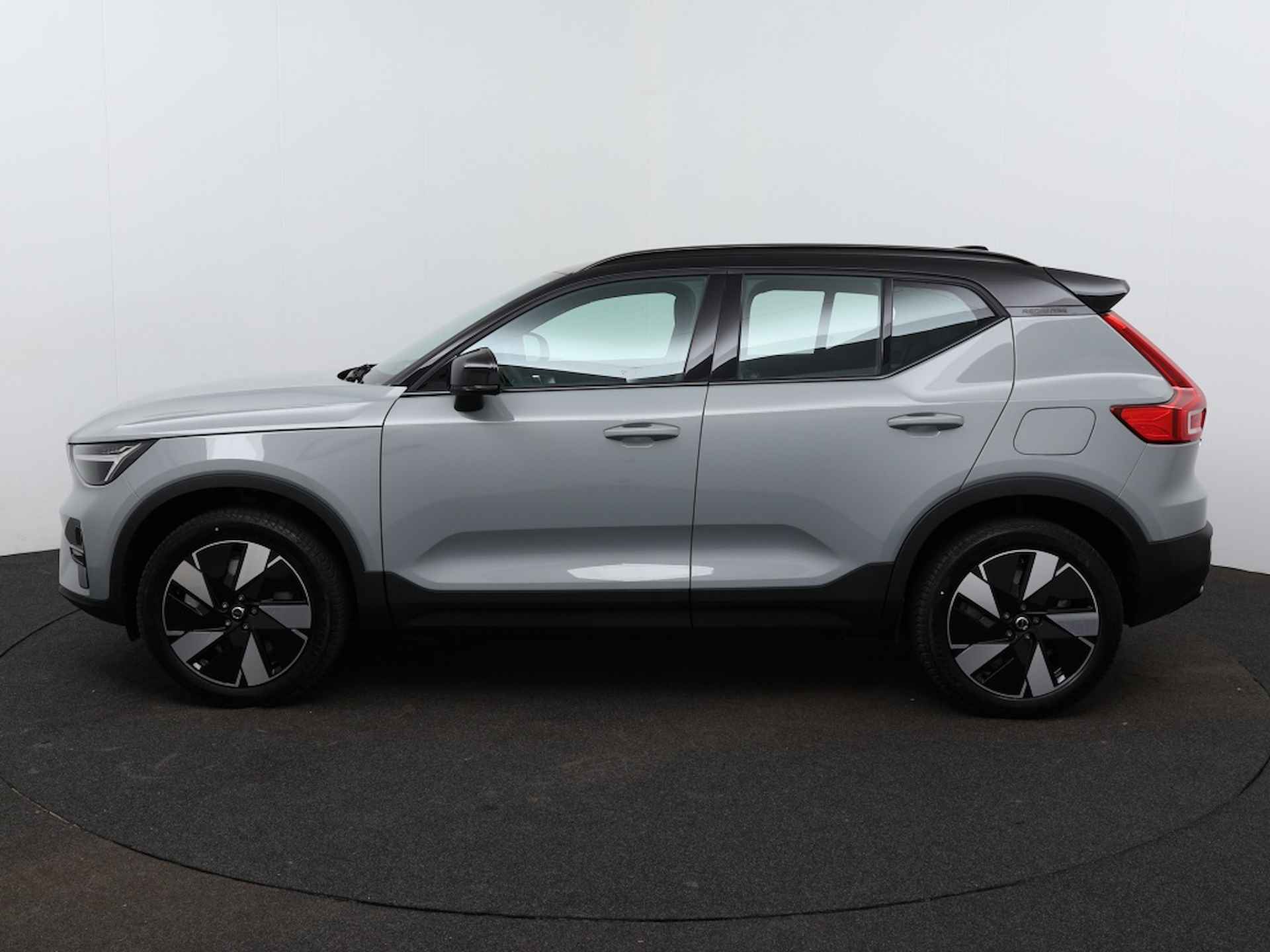 Volvo XC40 Extended Core Extended Range 82 kWh | Volvo EV subsidie € 2.950, - 2/26