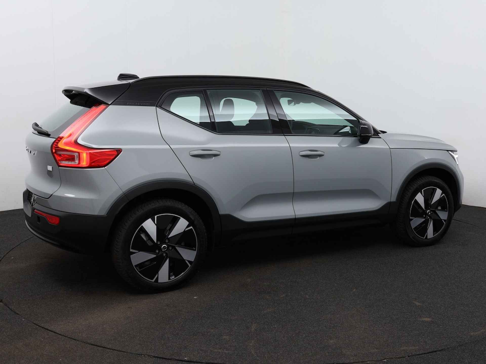 Volvo XC40 Extended Core Extended Range 82 kWh | Volvo EV subsidie € 2.950, - 10/26