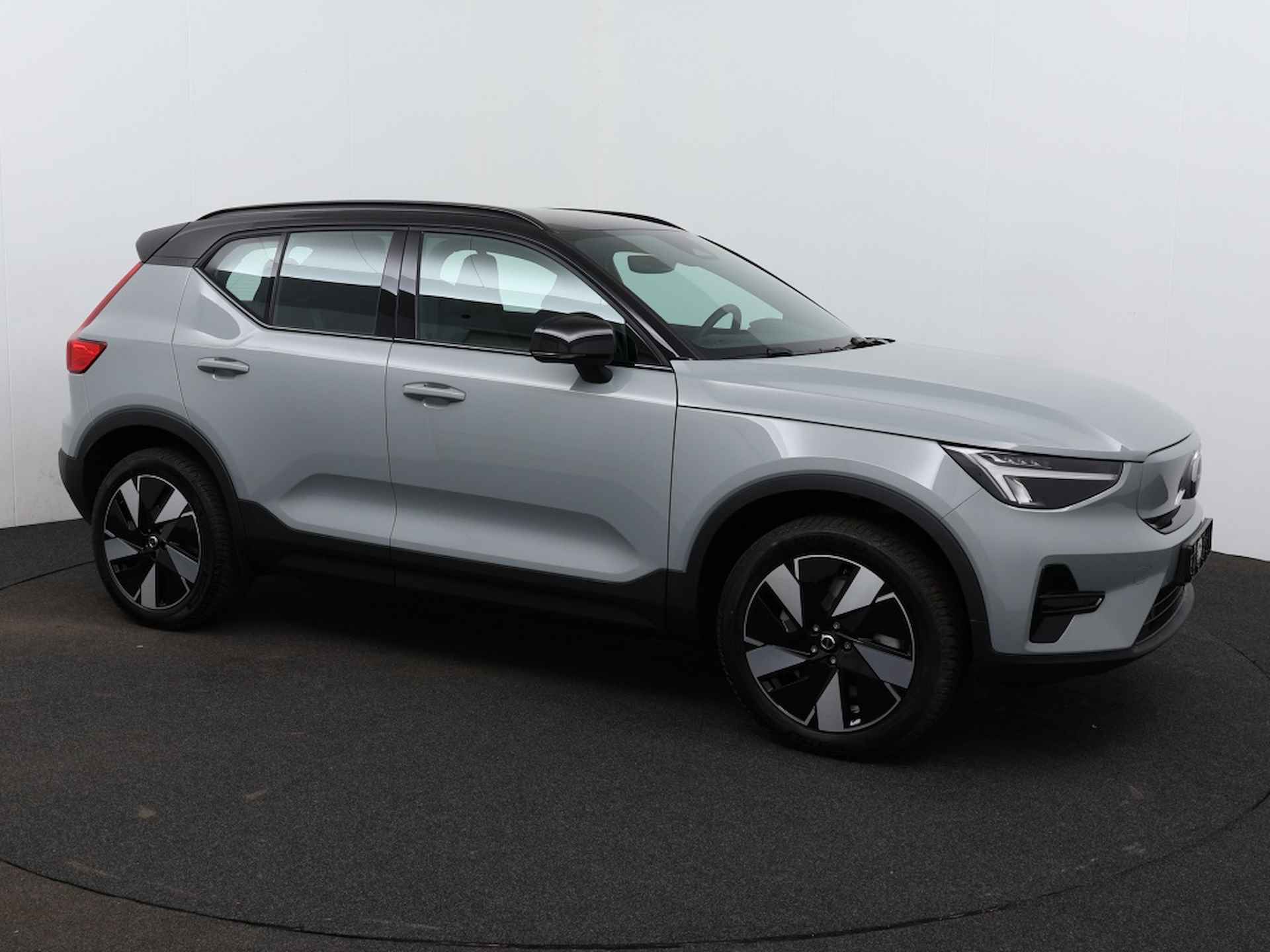 Volvo XC40 Extended Core Extended Range 82 kWh | Volvo EV subsidie € 2.950, - 11/26