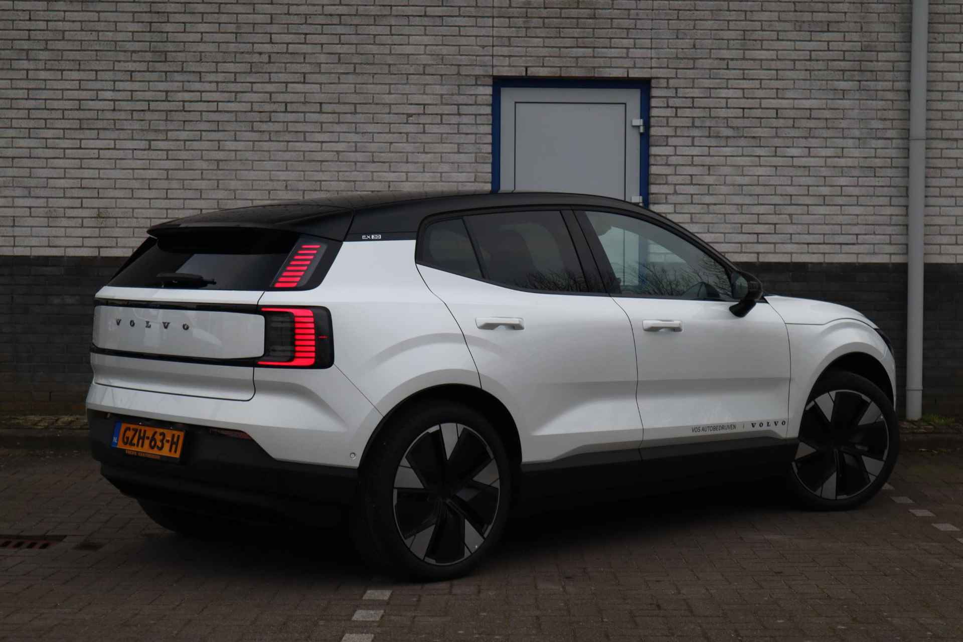 Volvo EX30 Twin Motor Performance Ultra 69 kWh | Stoel + stuurverwarming | Panorama | 20" - 6/36