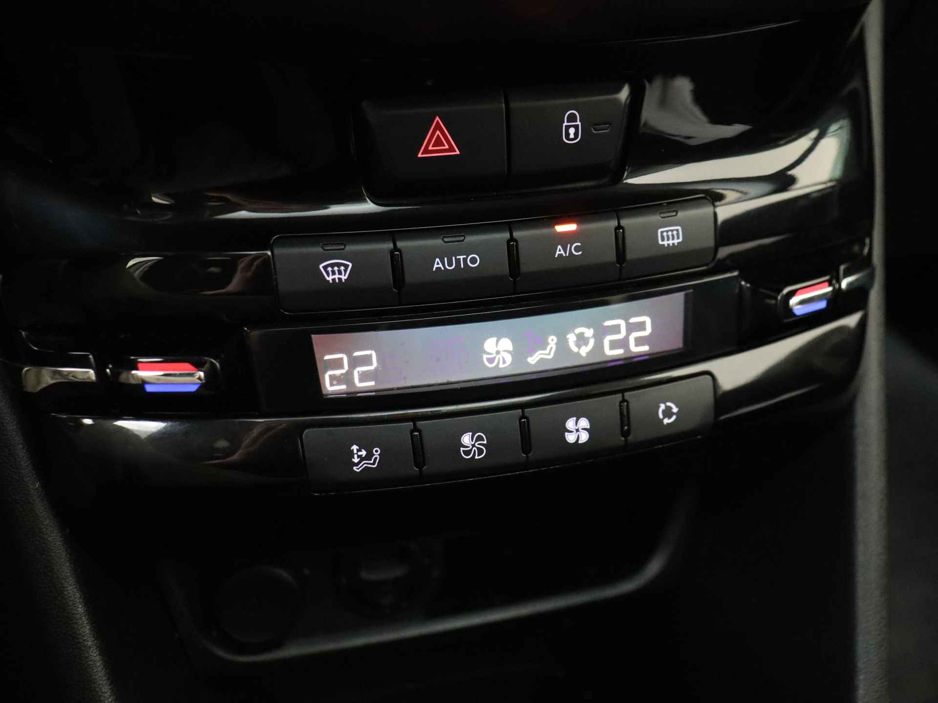 Peugeot 208 Style | Climate Control | Panoramadak | Parkeerhulp Achter - 20/41