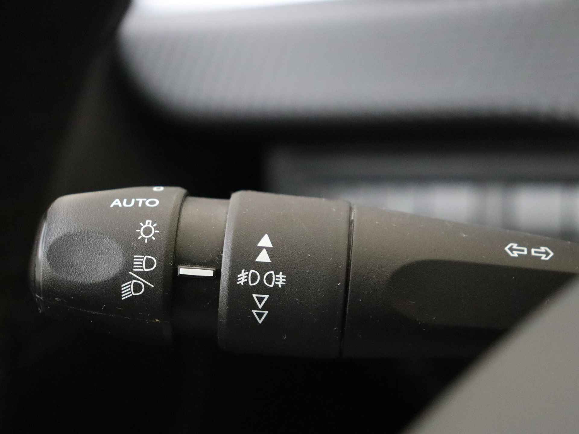 Peugeot 208 Style | Climate Control | Panoramadak | Parkeerhulp Achter - 28/41