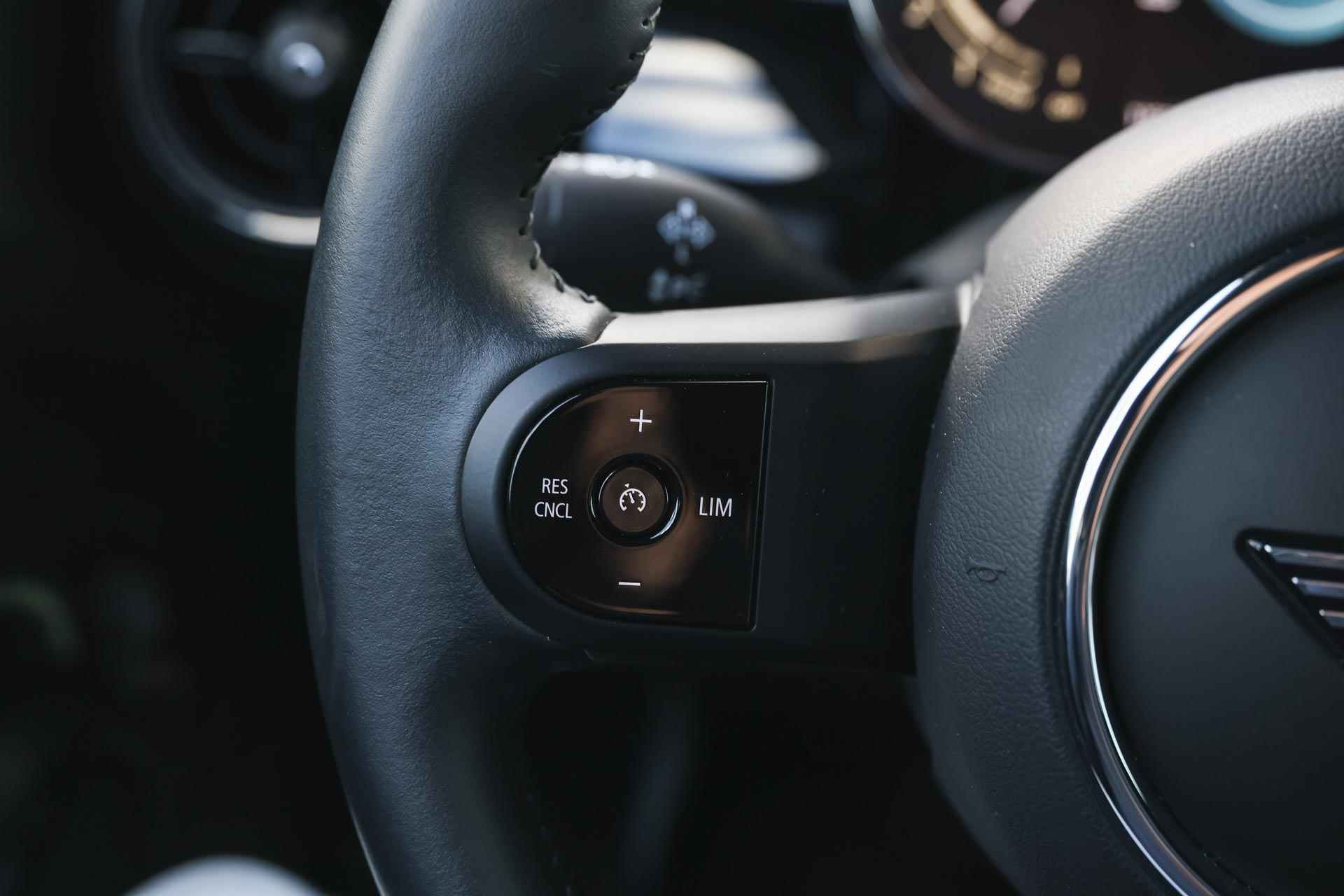 MINI Hatchback Cooper Classic Camden Automaat / Sportstoelen / LED / Cruise Control / PDC achter / Navigatie / Driving Assistant - 15/32