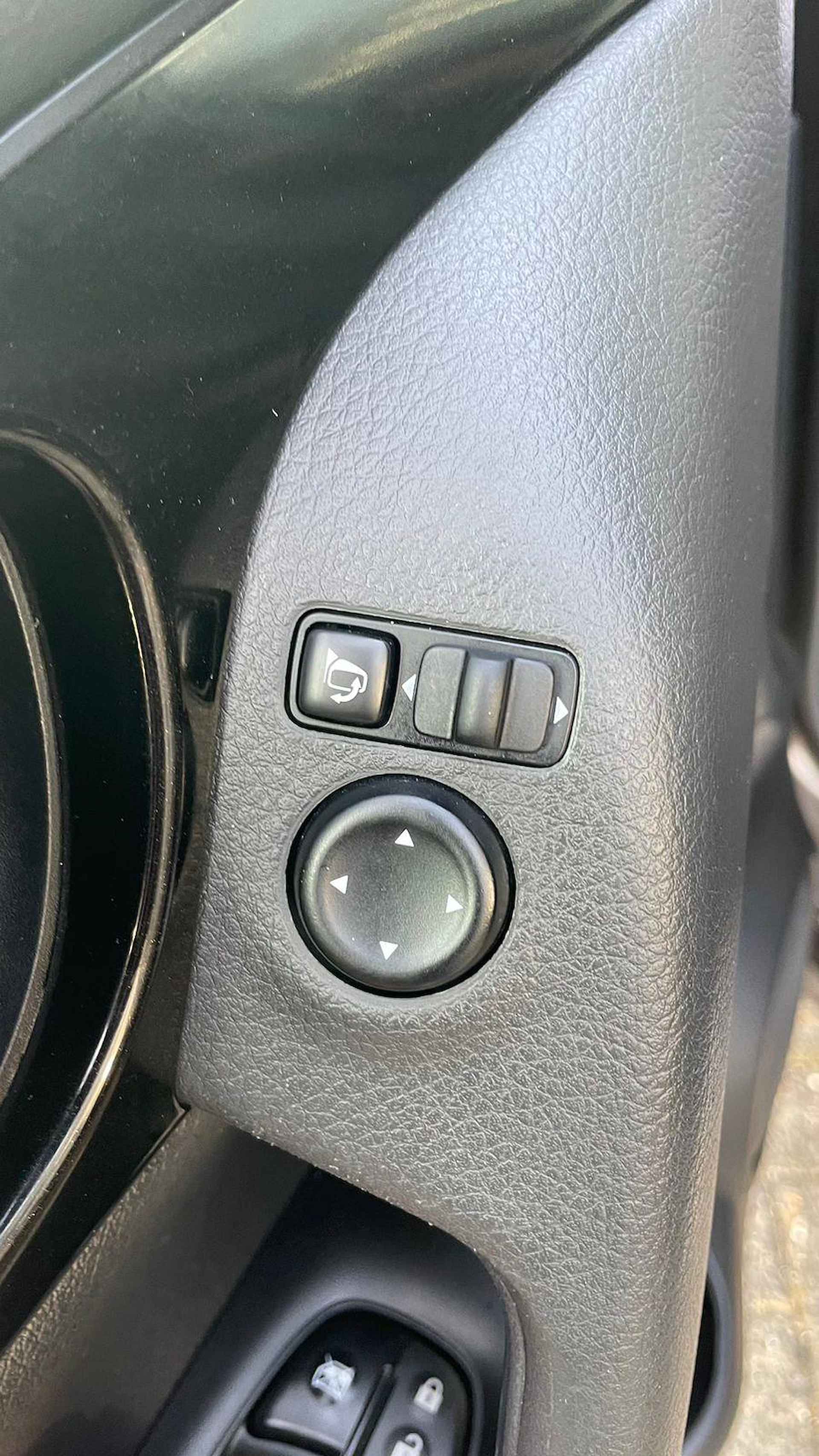 Nissan Qashqai 1.2 N-Vision Automaat | Panoramadak | 360 Camera | Leder/Alcantara - 28/30