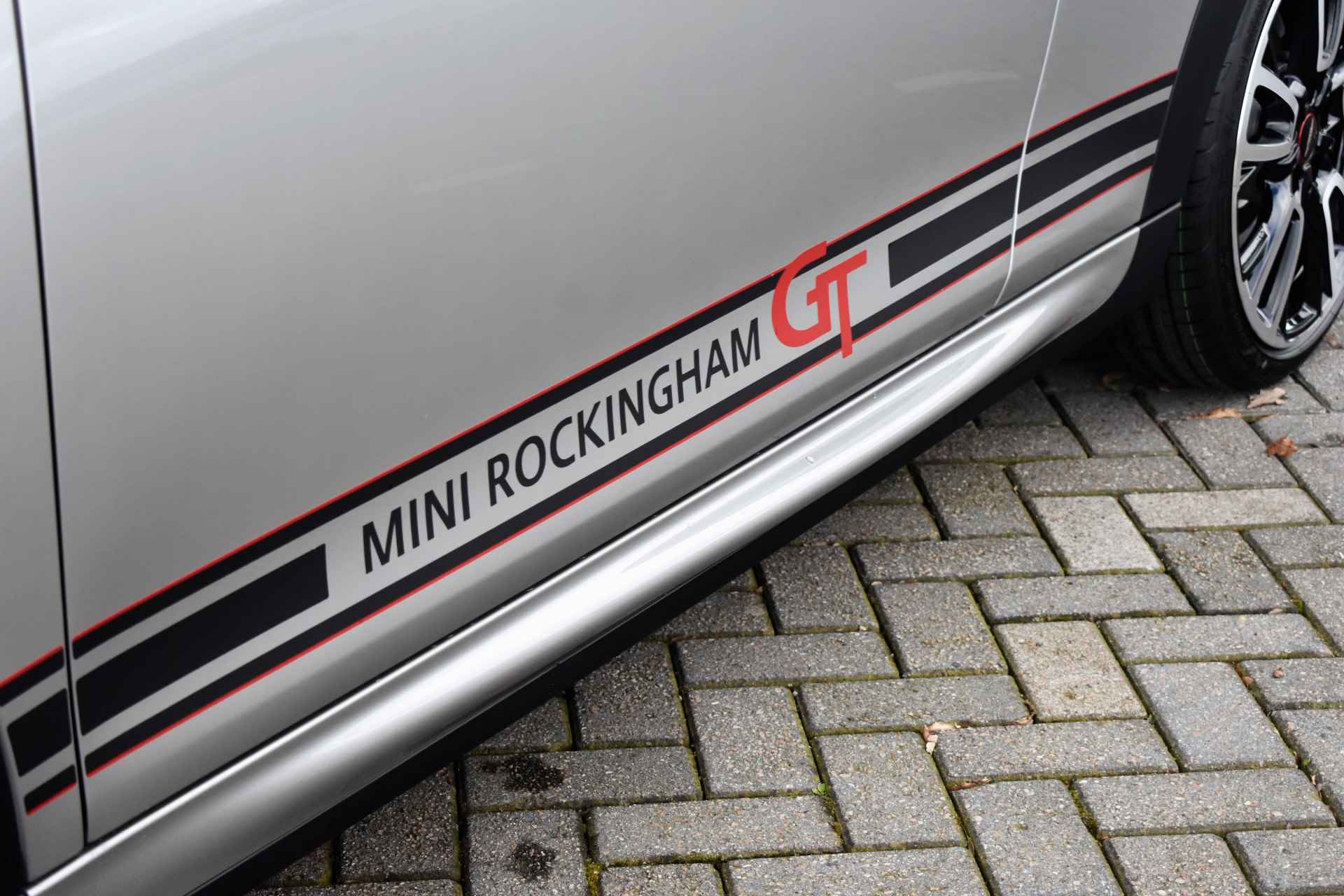 MINI Cabrio Cooper Rockingham GT JCW Automaat / Harman Kardon / Achteruitrijcamera / Comfort Access / Sportstoelen / Park Assistant / Adaptief onderstel - 4/44
