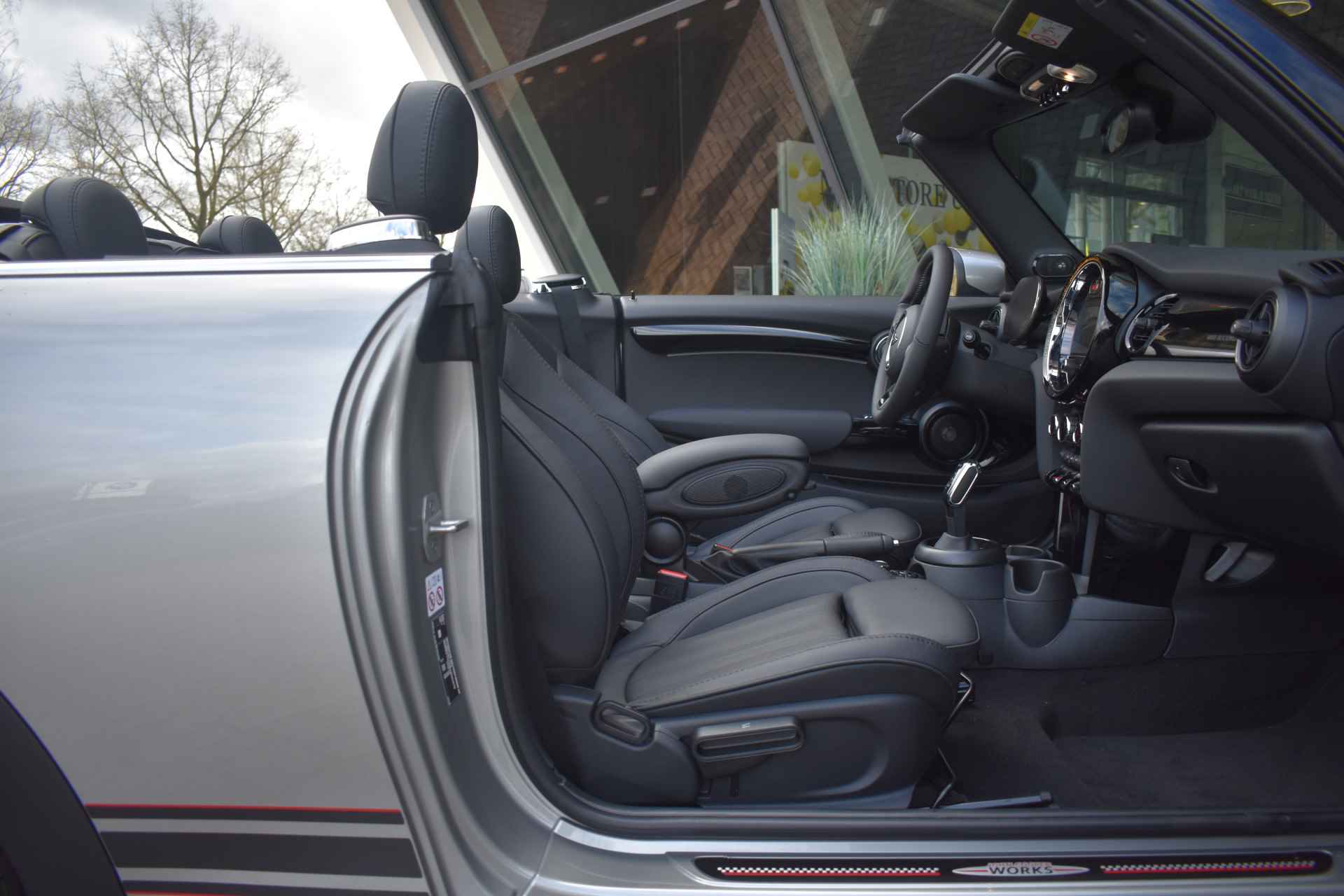MINI Cabrio Cooper Rockingham GT JCW Automaat / Harman Kardon / Achteruitrijcamera / Comfort Access / Sportstoelen / Park Assistant / Adaptief onderstel - 41/44