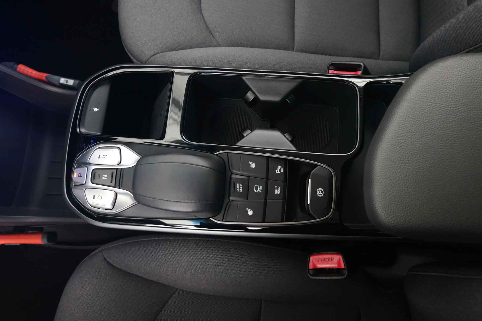 Hyundai IONIQ Comfort EV 38 kWh / CAMERA / CARPLAY / ADAP. CRUISE / CLIMA / STOELVERW. / - 12/29