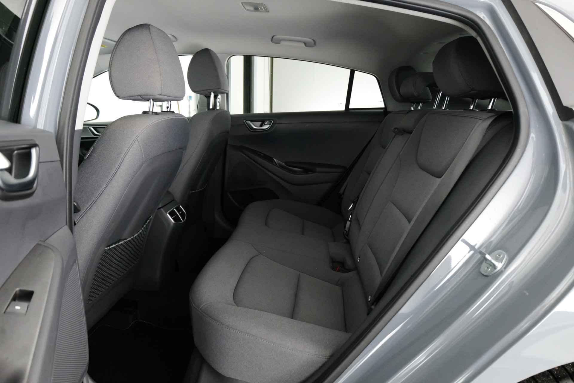 Hyundai IONIQ Comfort EV 38 kWh / CAMERA / CARPLAY / ADAP. CRUISE / CLIMA / STOELVERW. / - 22/29