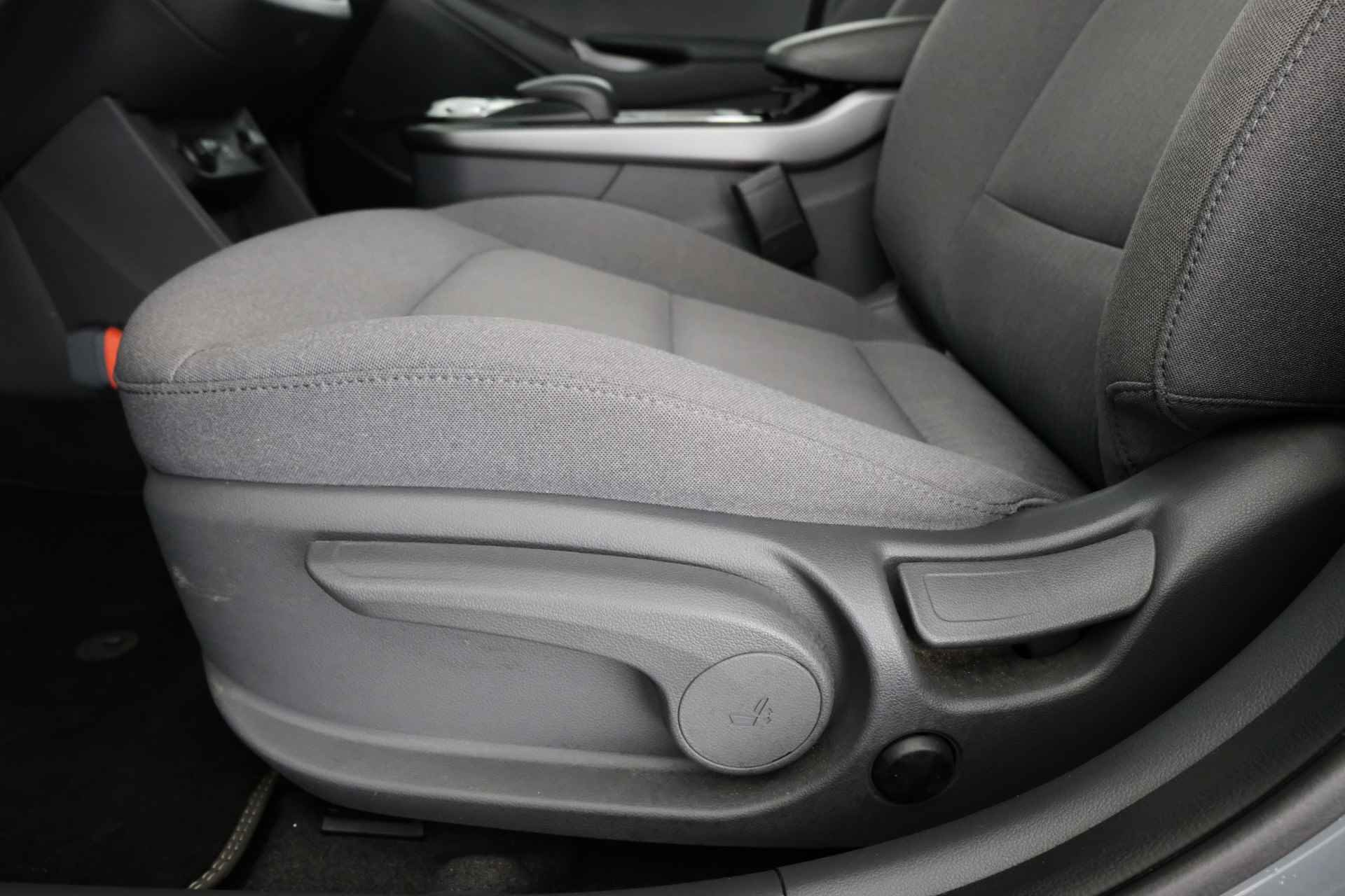 Hyundai IONIQ Comfort EV 38 kWh / CAMERA / CARPLAY / ADAP. CRUISE / CLIMA / STOELVERW. / - 25/29