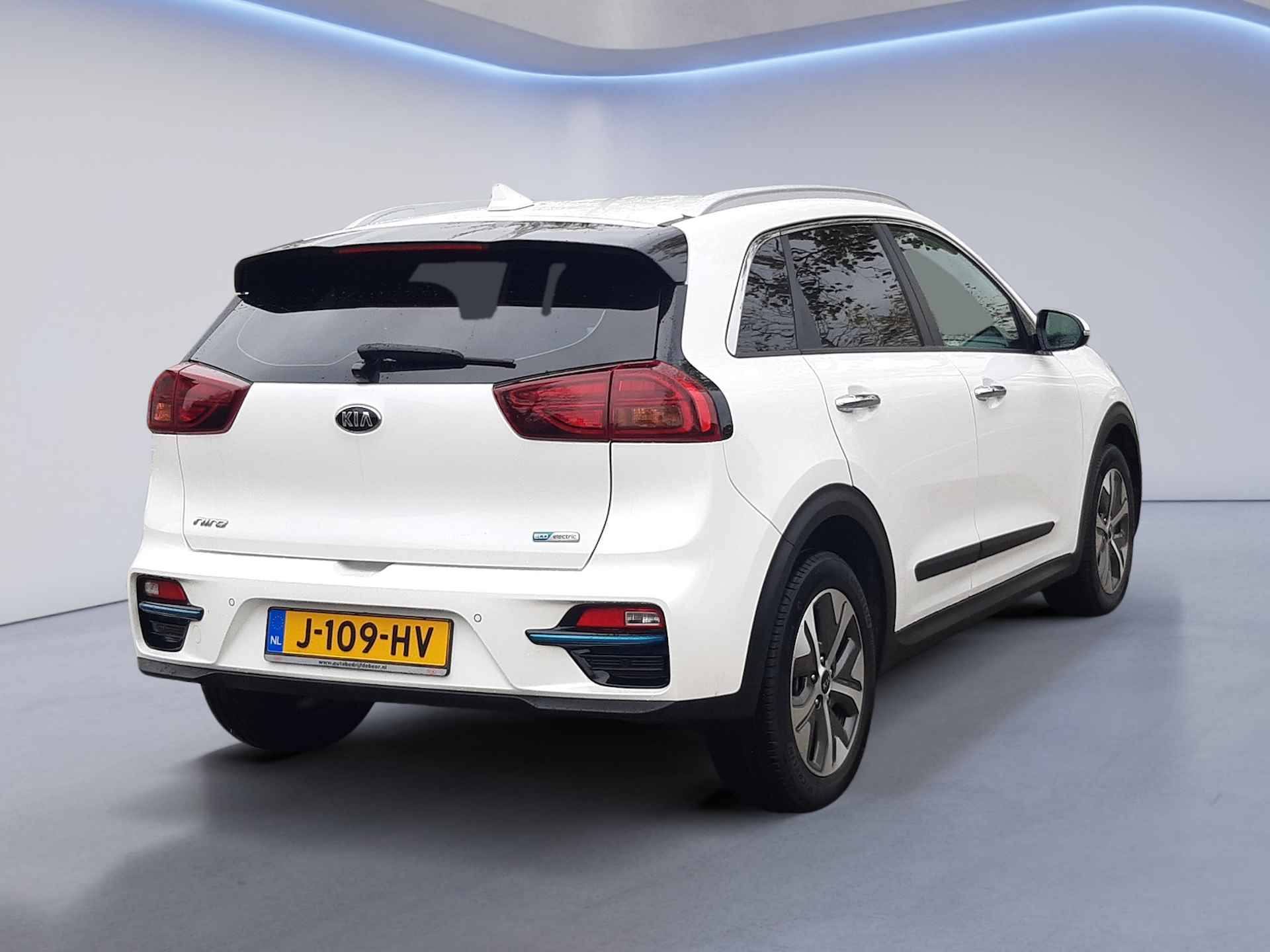 Kia e-Niro DynamicLine 64 kWh. (204 PK) 1e-Eig, Keurig-Onderh, 12-Mnd-BOVAG, NL-Auto, Half-Leer, Navigatie/Apple-Carplay/Android-Auto, Adaptive-Cruisecontrol, Keyless-Entry/Start, Parkeersensoren, Achteruitrijcamera, Stoel/Stuur-Verwarming, Licht-Zicht-Pakket, Lm-Velgen-17Inch, Privacy-Glas - 4/35