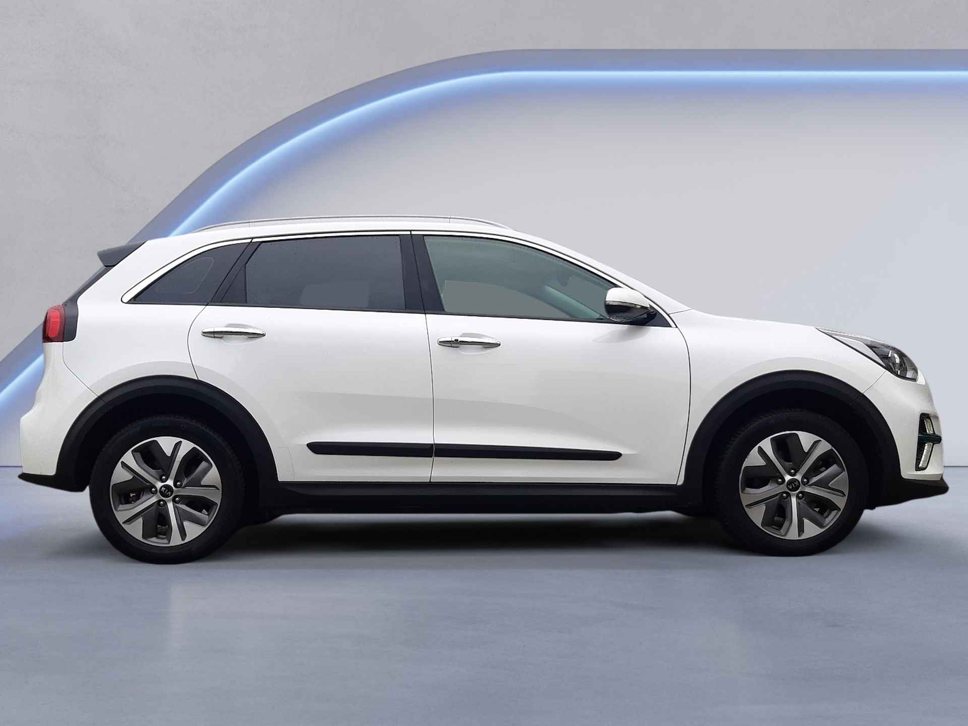 Kia e-Niro DynamicLine 64 kWh. (204 PK) 1e-Eig, Keurig-Onderh, 12-Mnd-BOVAG, NL-Auto, Half-Leer, Navigatie/Apple-Carplay/Android-Auto, Adaptive-Cruisecontrol, Keyless-Entry/Start, Parkeersensoren, Achteruitrijcamera, Stoel/Stuur-Verwarming, Licht-Zicht-Pakket, Lm-Velgen-17Inch, Privacy-Glas - 5/35