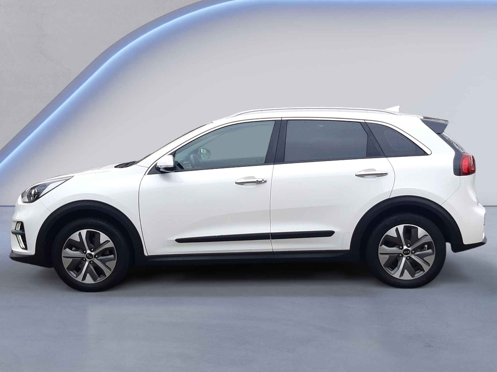 Kia e-Niro DynamicLine 64 kWh. (204 PK) 1e-Eig, Keurig-Onderh, 12-Mnd-BOVAG, NL-Auto, Half-Leer, Navigatie/Apple-Carplay/Android-Auto, Adaptive-Cruisecontrol, Keyless-Entry/Start, Parkeersensoren, Achteruitrijcamera, Stoel/Stuur-Verwarming, Licht-Zicht-Pakket, Lm-Velgen-17Inch, Privacy-Glas - 13/35