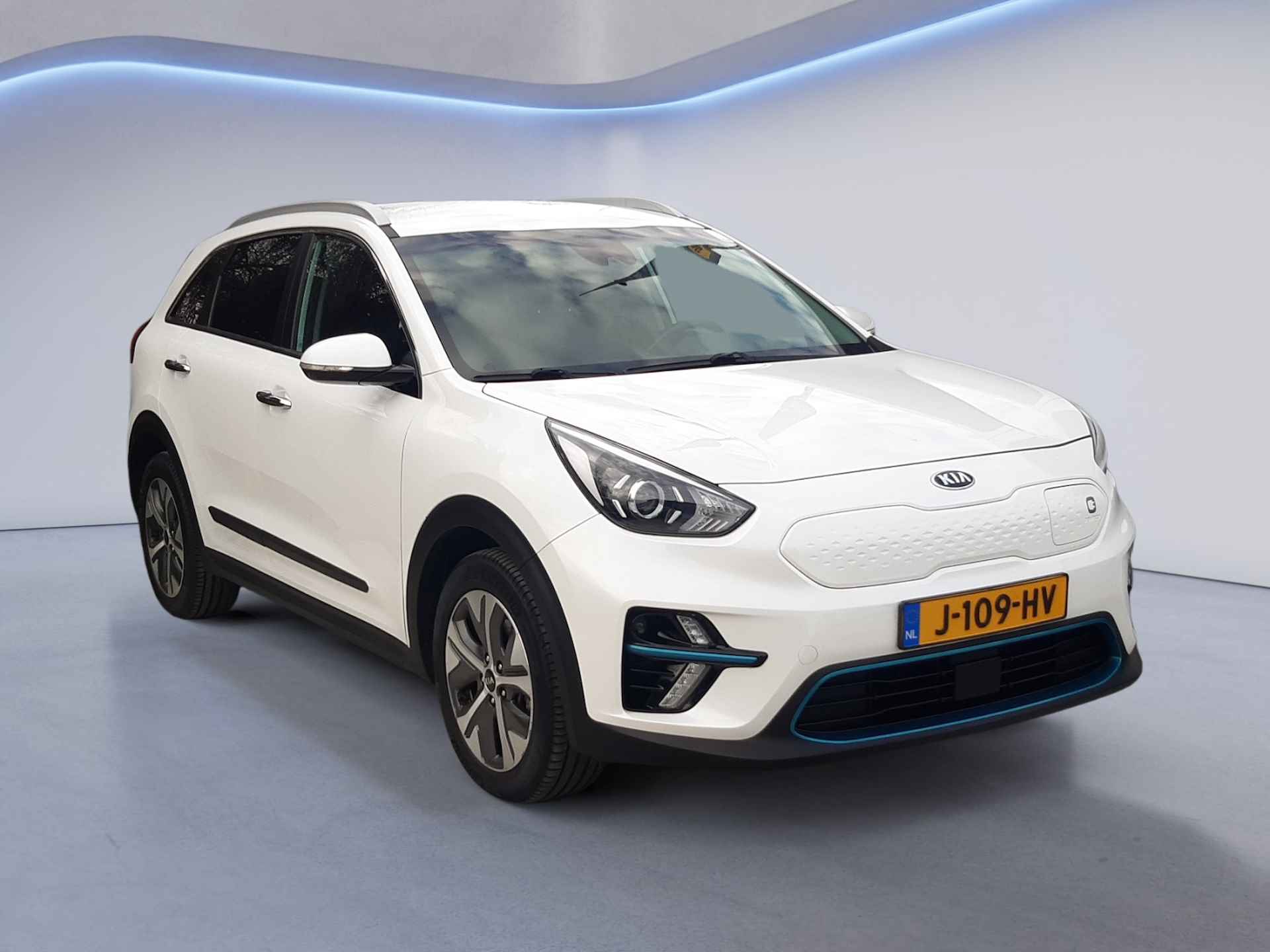 Kia e-Niro DynamicLine 64 kWh. (204 PK) 1e-Eig, Keurig-Onderh, 12-Mnd-BOVAG, NL-Auto, Half-Leer, Navigatie/Apple-Carplay/Android-Auto, Adaptive-Cruisecontrol, Keyless-Entry/Start, Parkeersensoren, Achteruitrijcamera, Stoel/Stuur-Verwarming, Licht-Zicht-Pakket, Lm-Velgen-17Inch, Privacy-Glas - 16/35