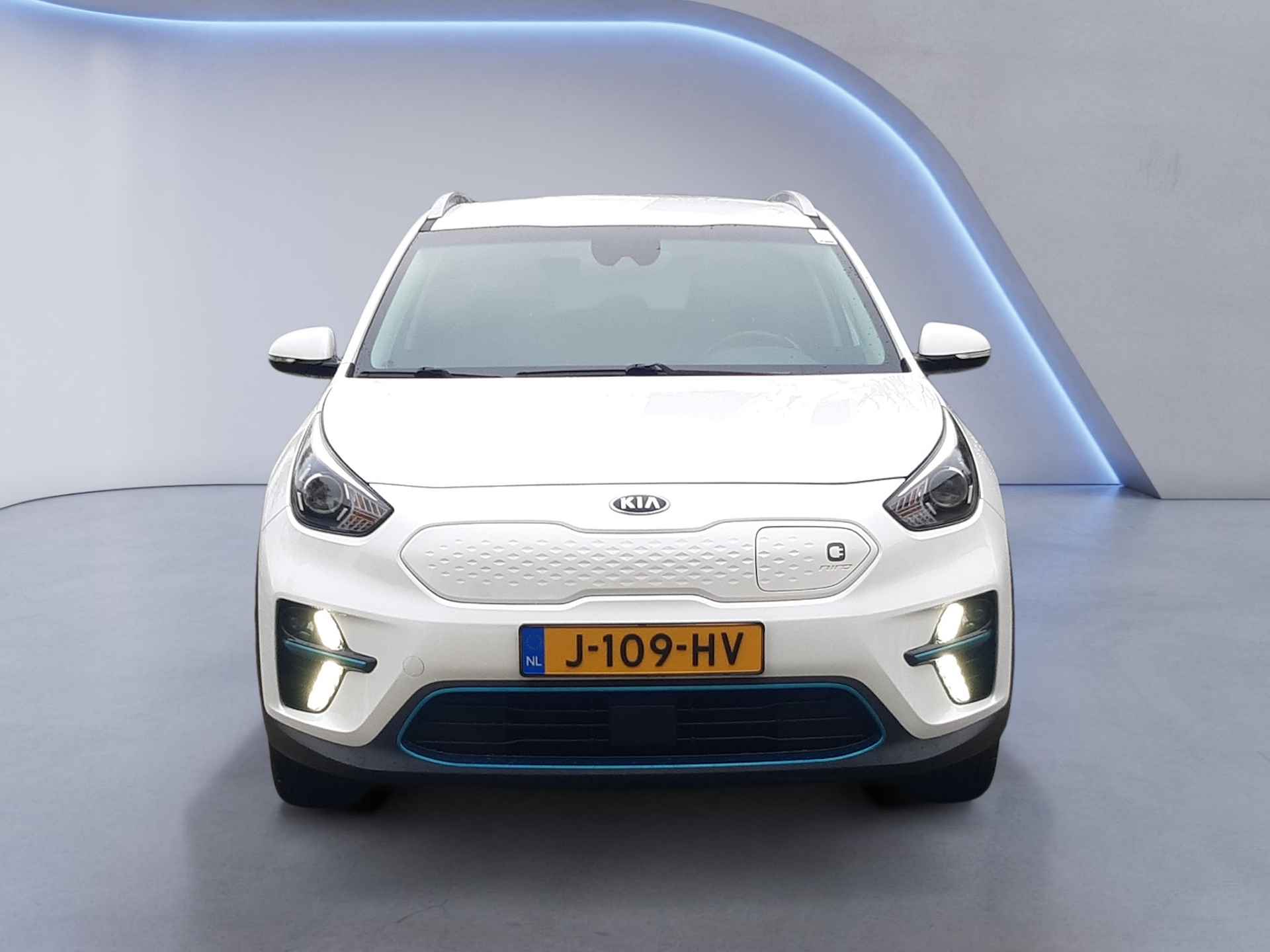 Kia e-Niro DynamicLine 64 kWh. (204 PK) 1e-Eig, Keurig-Onderh, 12-Mnd-BOVAG, NL-Auto, Half-Leer, Navigatie/Apple-Carplay/Android-Auto, Adaptive-Cruisecontrol, Keyless-Entry/Start, Parkeersensoren, Achteruitrijcamera, Stoel/Stuur-Verwarming, Licht-Zicht-Pakket, Lm-Velgen-17Inch, Privacy-Glas - 17/35