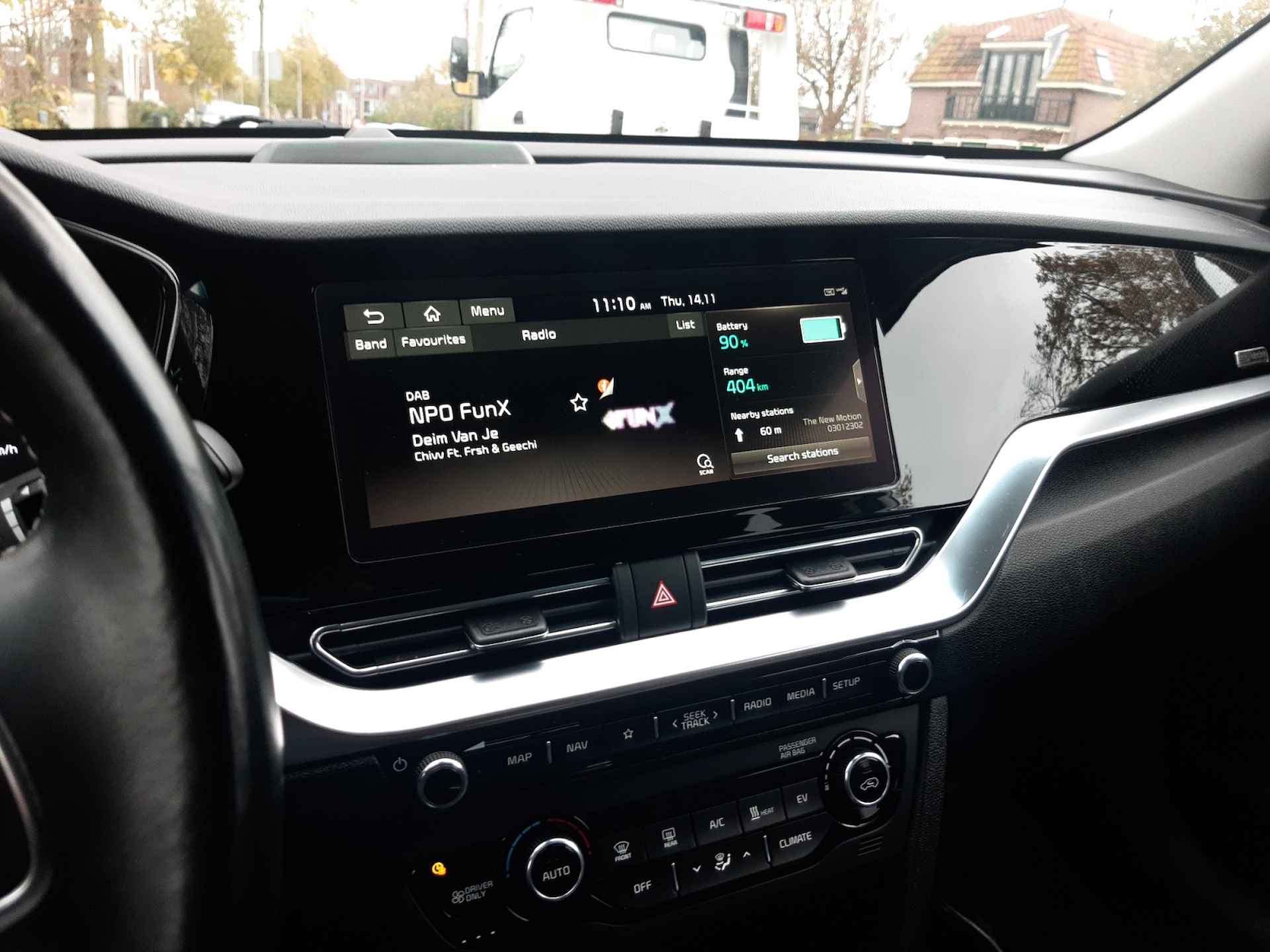 Kia e-Niro DynamicLine 64 kWh. (204 PK) 1e-Eig, Keurig-Onderh, 12-Mnd-BOVAG, NL-Auto, Half-Leer, Navigatie/Apple-Carplay/Android-Auto, Adaptive-Cruisecontrol, Keyless-Entry/Start, Parkeersensoren, Achteruitrijcamera, Stoel/Stuur-Verwarming, Licht-Zicht-Pakket, Lm-Velgen-17Inch, Privacy-Glas - 32/35