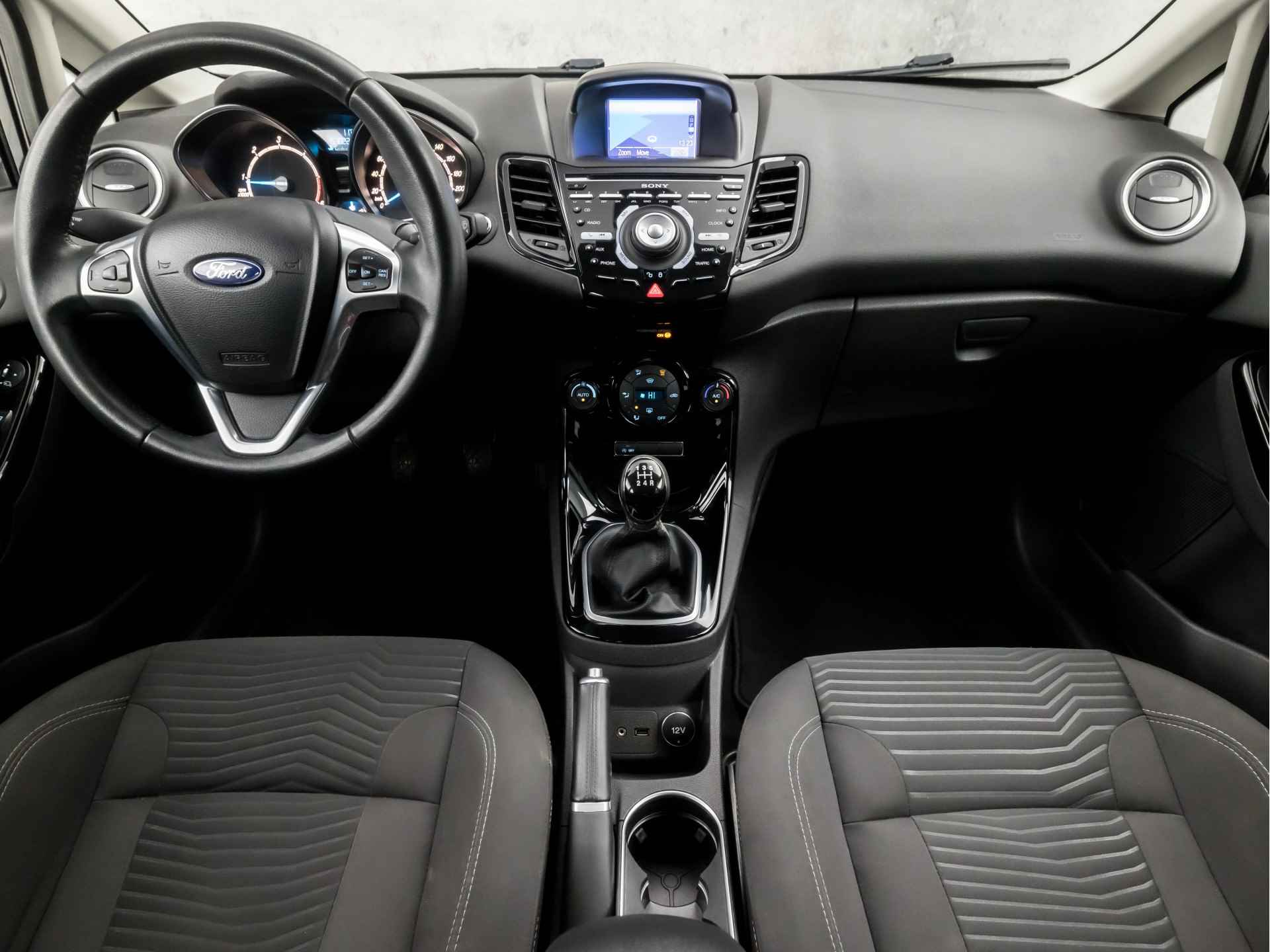 Ford Fiesta 1.6 TDCi Titanium Sport (NAVIGATIE, NAP, CLIMATE, KEYLESS START, SPORTSTOELEN, PARKEERSENSOREN, CRUISE, STUURWIEL MULTIFUNCTIONEEL, XENON, LM VELGEN, NIEUWE APK, NIEUWSTAAT) - 6/31