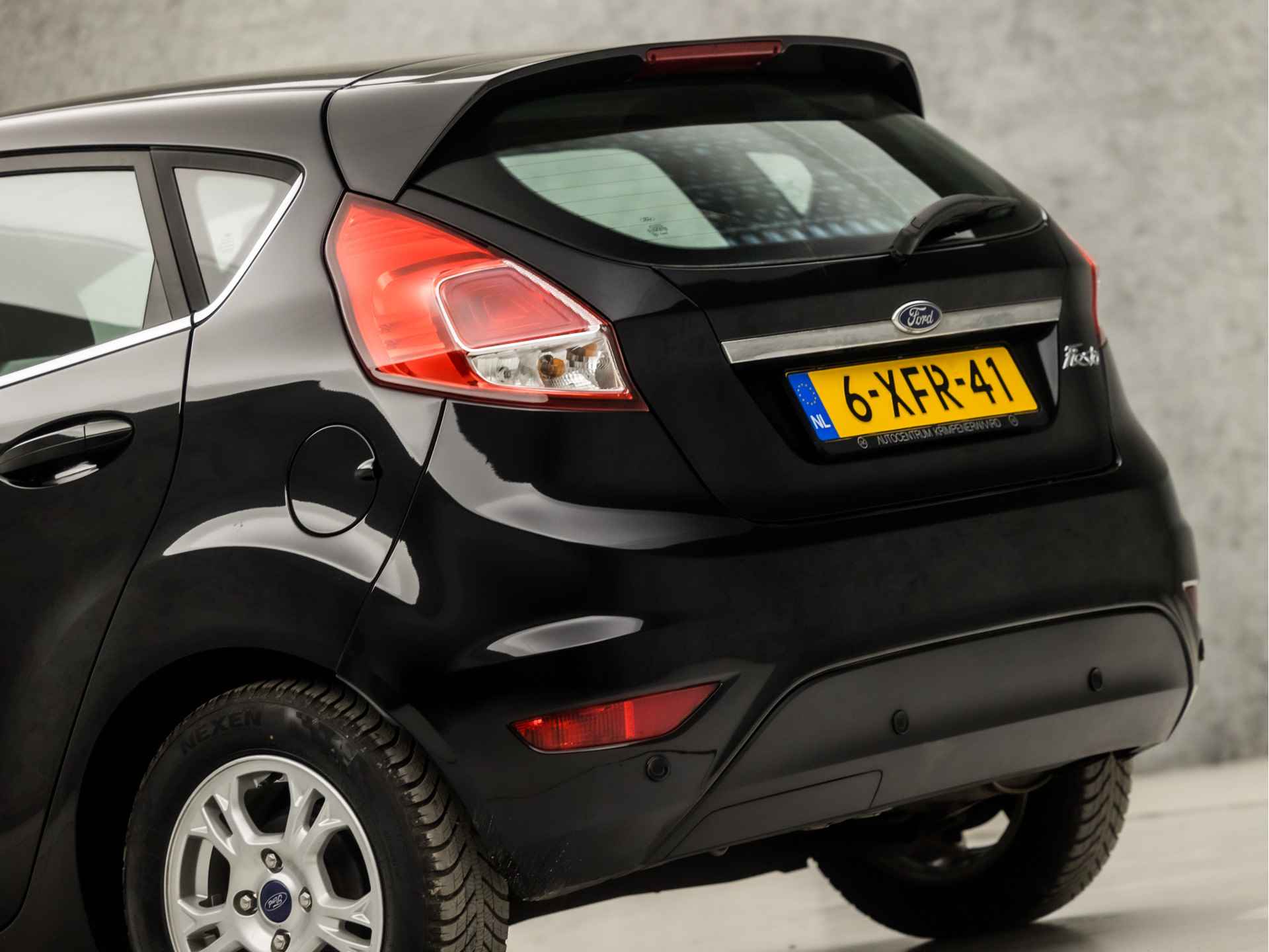 Ford Fiesta 1.6 TDCi Titanium Sport (NAVIGATIE, NAP, CLIMATE, KEYLESS START, SPORTSTOELEN, PARKEERSENSOREN, CRUISE, STUURWIEL MULTIFUNCTIONEEL, XENON, LM VELGEN, NIEUWE APK, NIEUWSTAAT) - 13/31