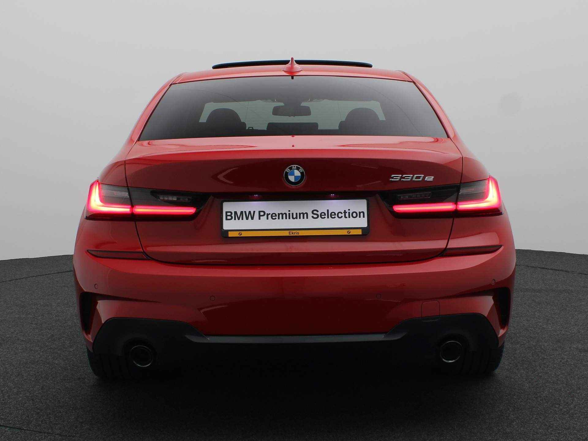 BMW 3 Serie Sedan 330e High Executive M Sportpakket / Schuifdak / Laserlight / 19'' - 5/32