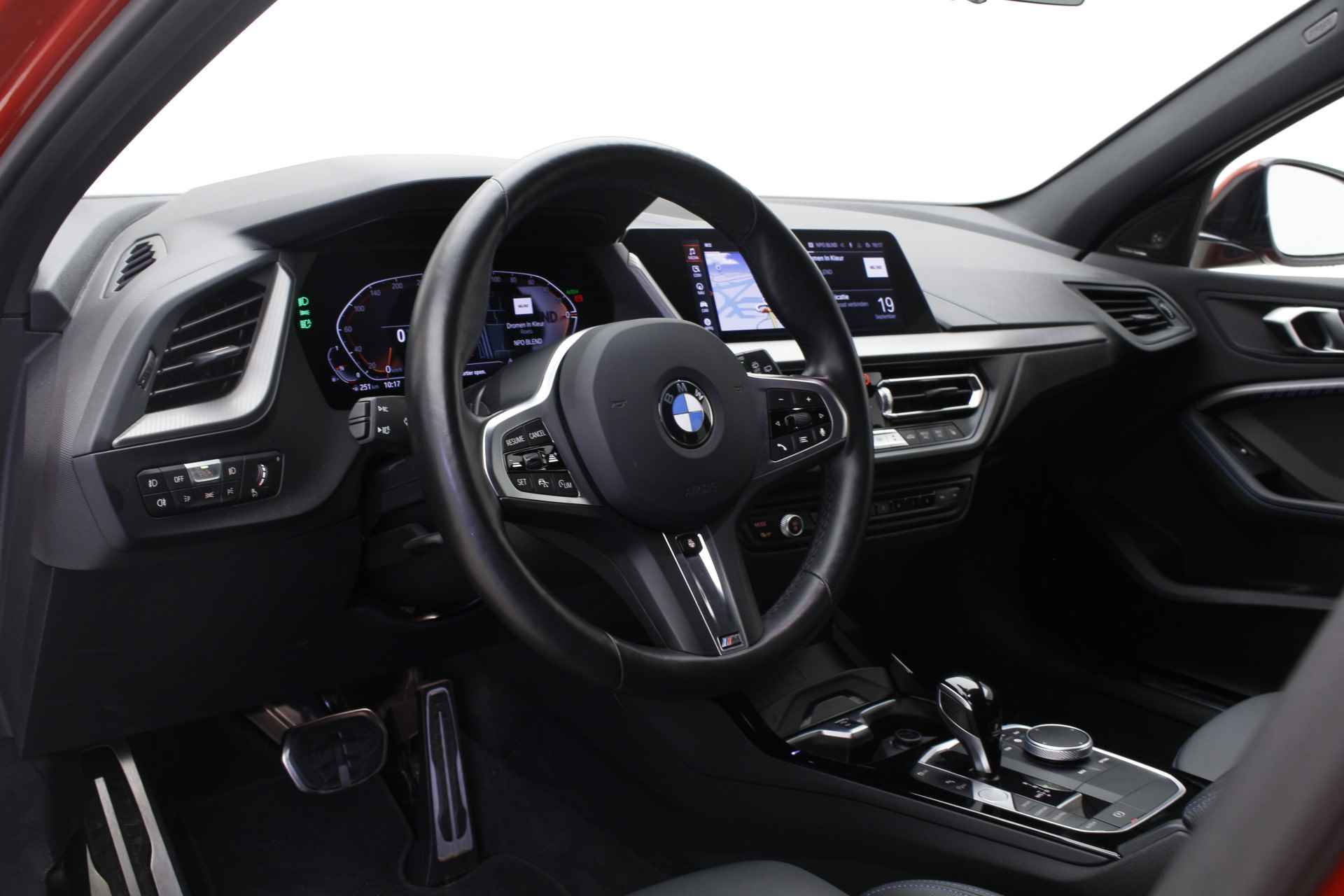 BMW 1-serie 118i | M-Sport Pro | Panorama | Harman/Kardon | Camera | 18 inch M-Perform. | Stuur- en stoelverwarming - 16/39