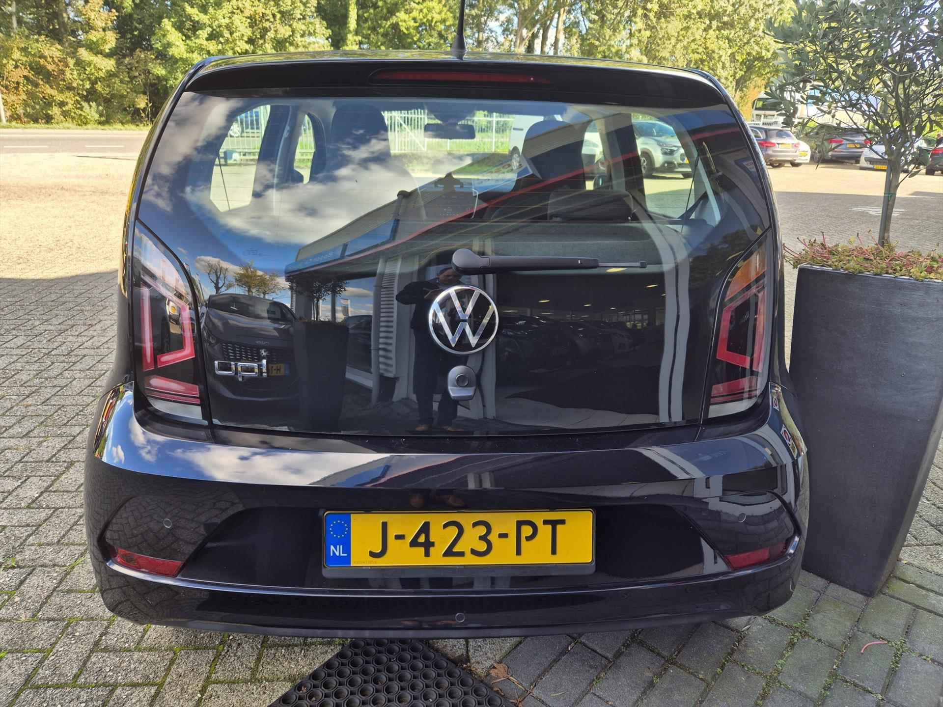 VOLKSWAGEN Up! 1.0 60 pk Move up! - Climate Control - Cruise Control - Camera - 4/21