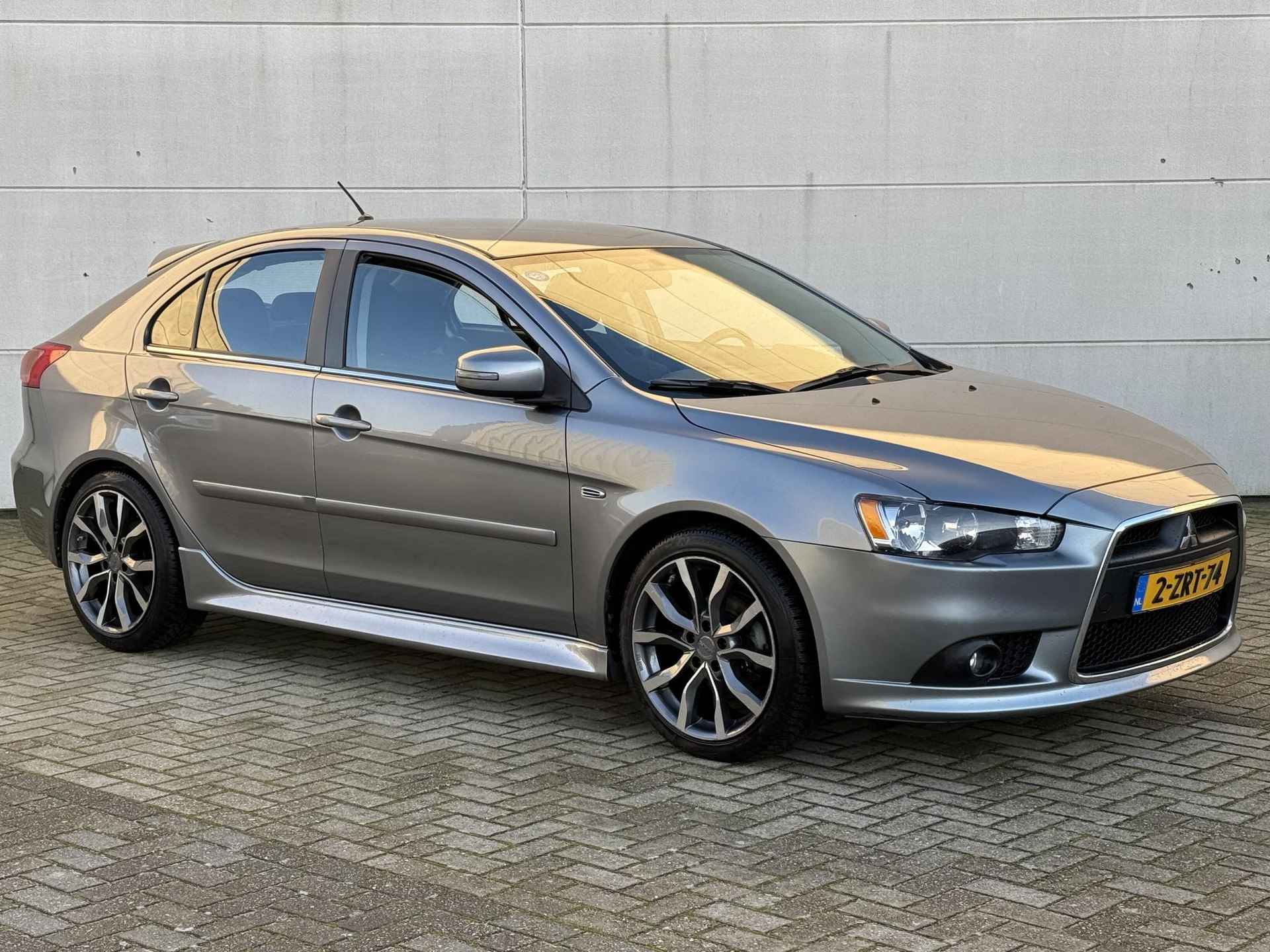 Mitsubishi Lancer Sportback 1.6 Limited Edition / Trekhaak / 18"Lichtmetalen velgen / All Season banden / Parkeersensoren / Stoelverwarming / Climate Control / - 4/22