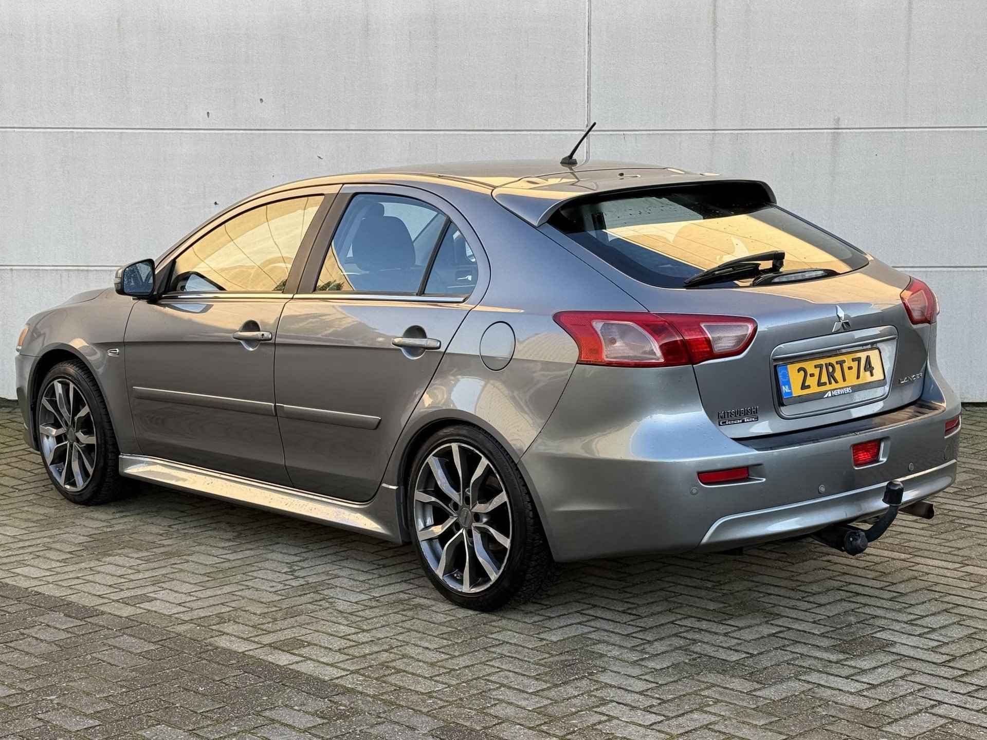 Mitsubishi Lancer Sportback 1.6 Limited Edition / Trekhaak / 18"Lichtmetalen velgen / All Season banden / Parkeersensoren / Stoelverwarming / Climate Control / - 5/22