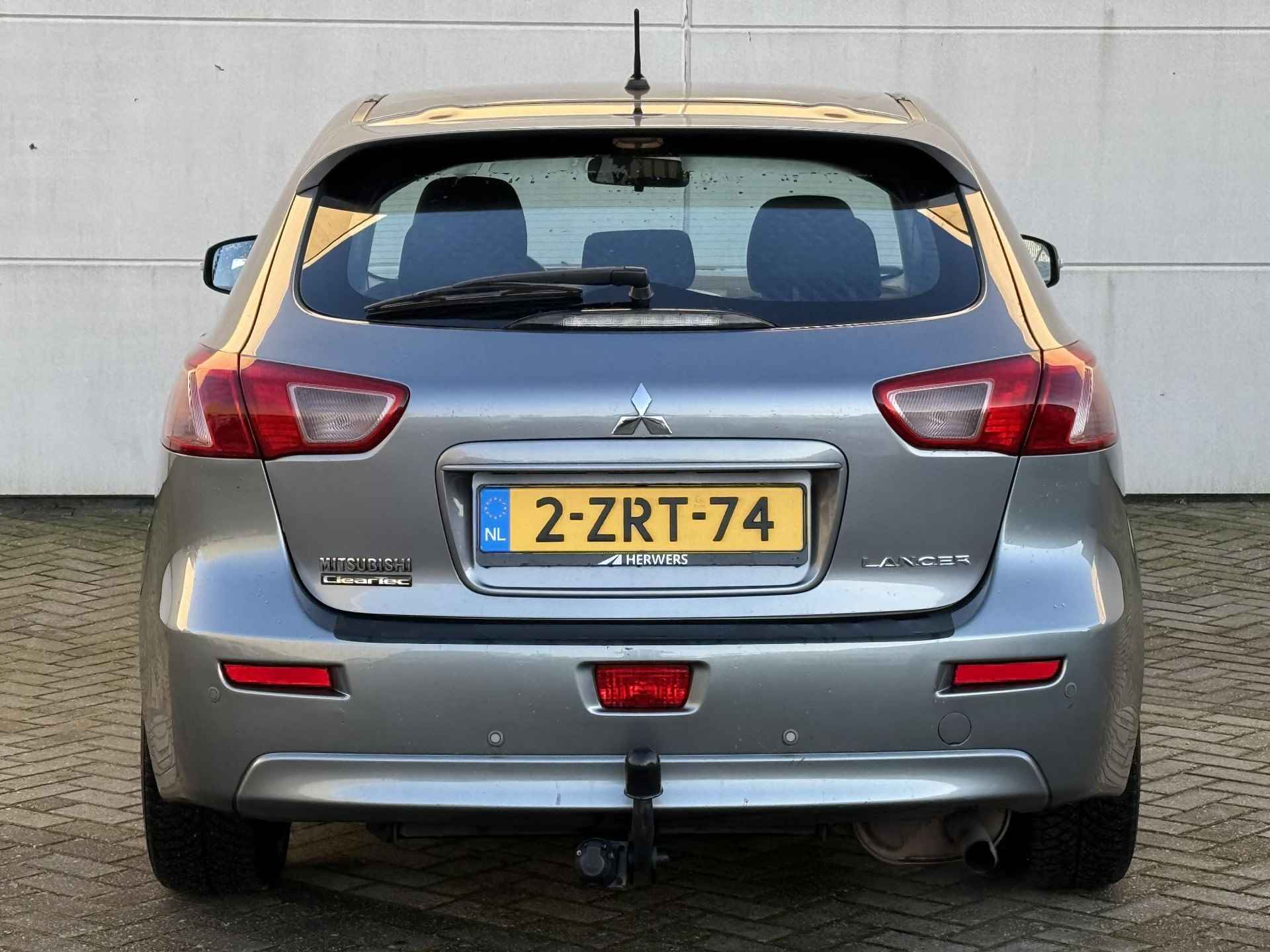 Mitsubishi Lancer Sportback 1.6 Limited Edition / Trekhaak / 18"Lichtmetalen velgen / All Season banden / Parkeersensoren / Stoelverwarming / Climate Control / - 16/22