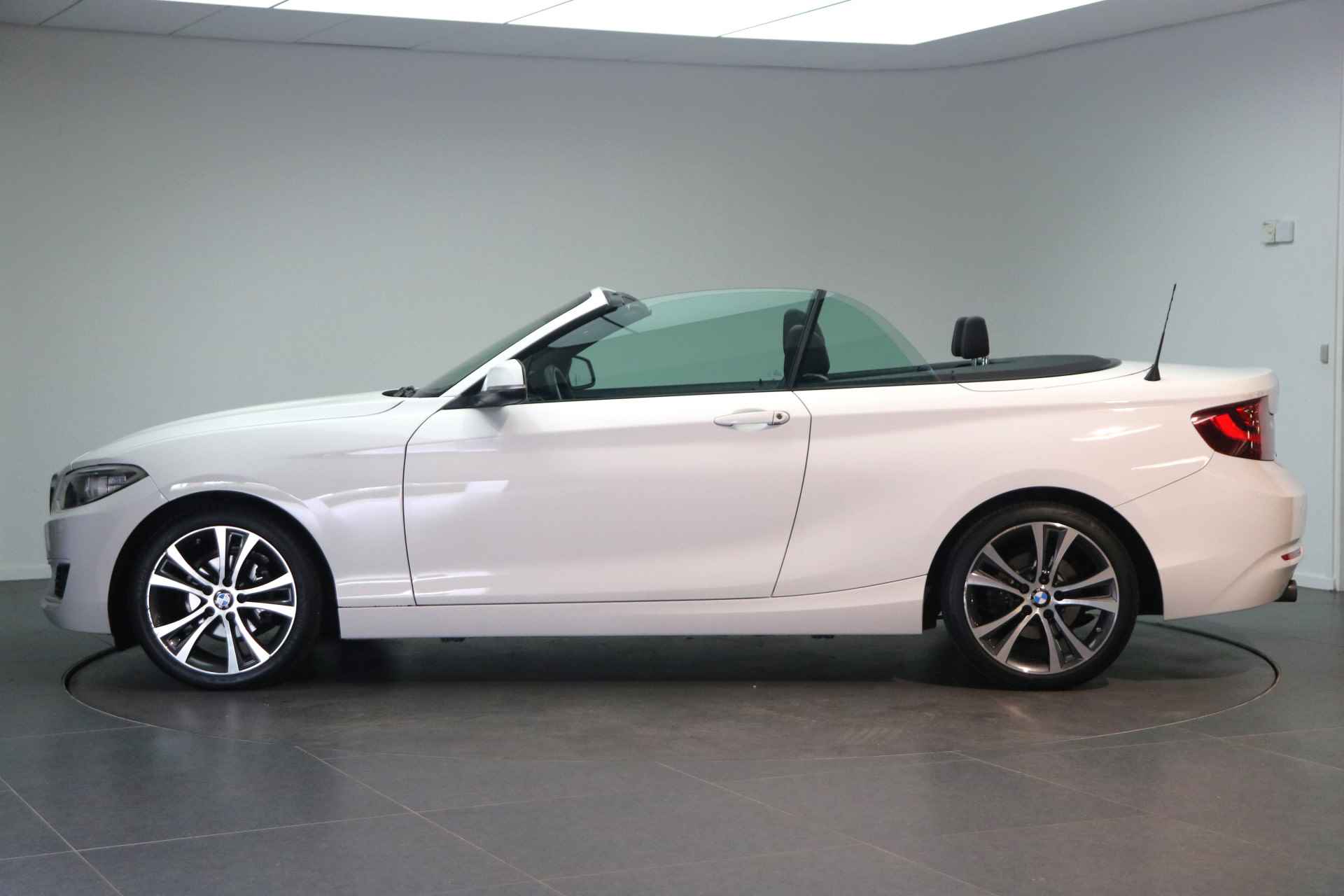 BMW 2 Serie Cabrio 218i Automaat / Sportstoelen / PDC achter / Cruise Control / Stoelverwarming / Xenon - 4/21