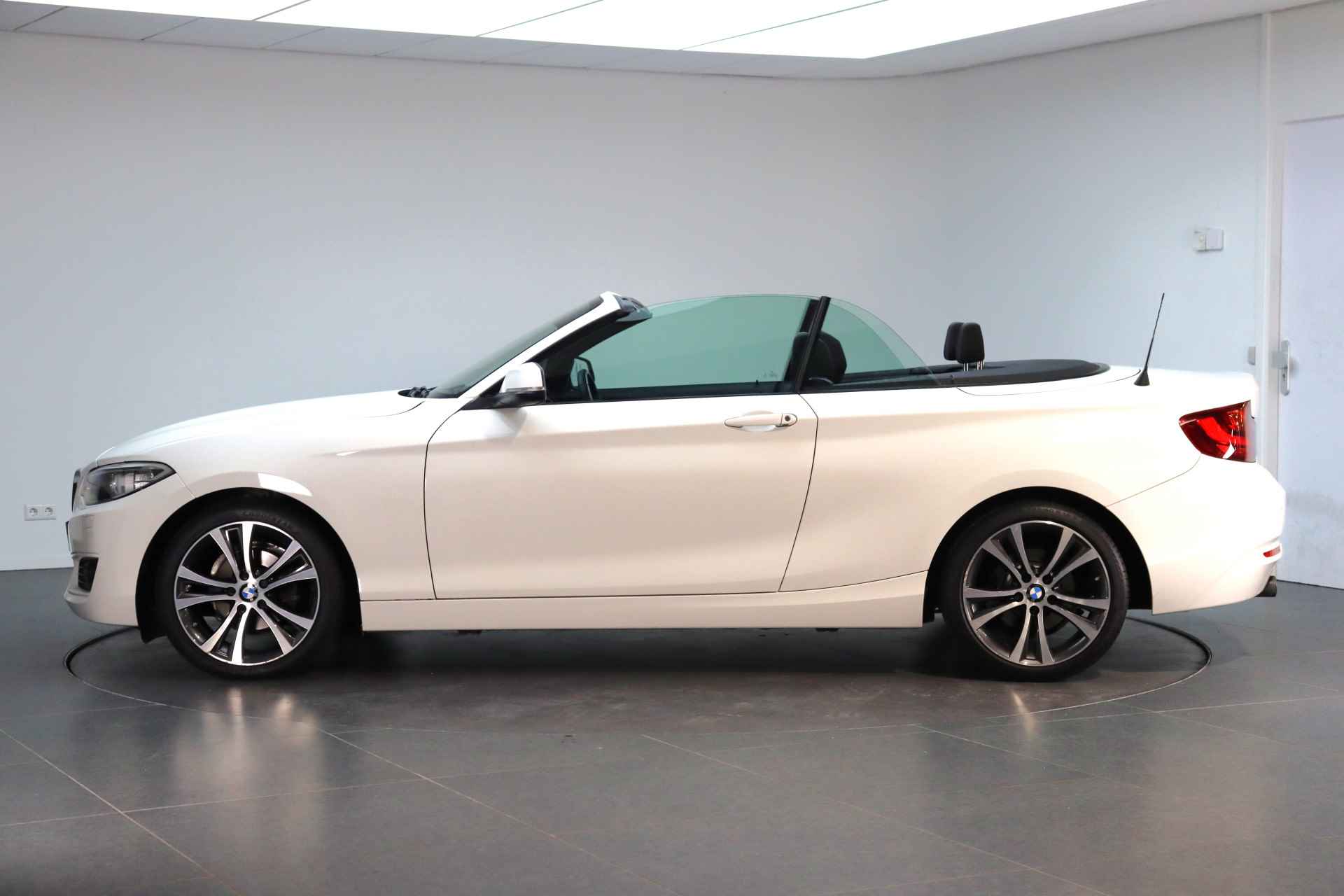 BMW 2 Serie Cabrio 218i Automaat / Sportstoelen / PDC achter / Cruise Control / Stoelverwarming / Xenon - 4/22