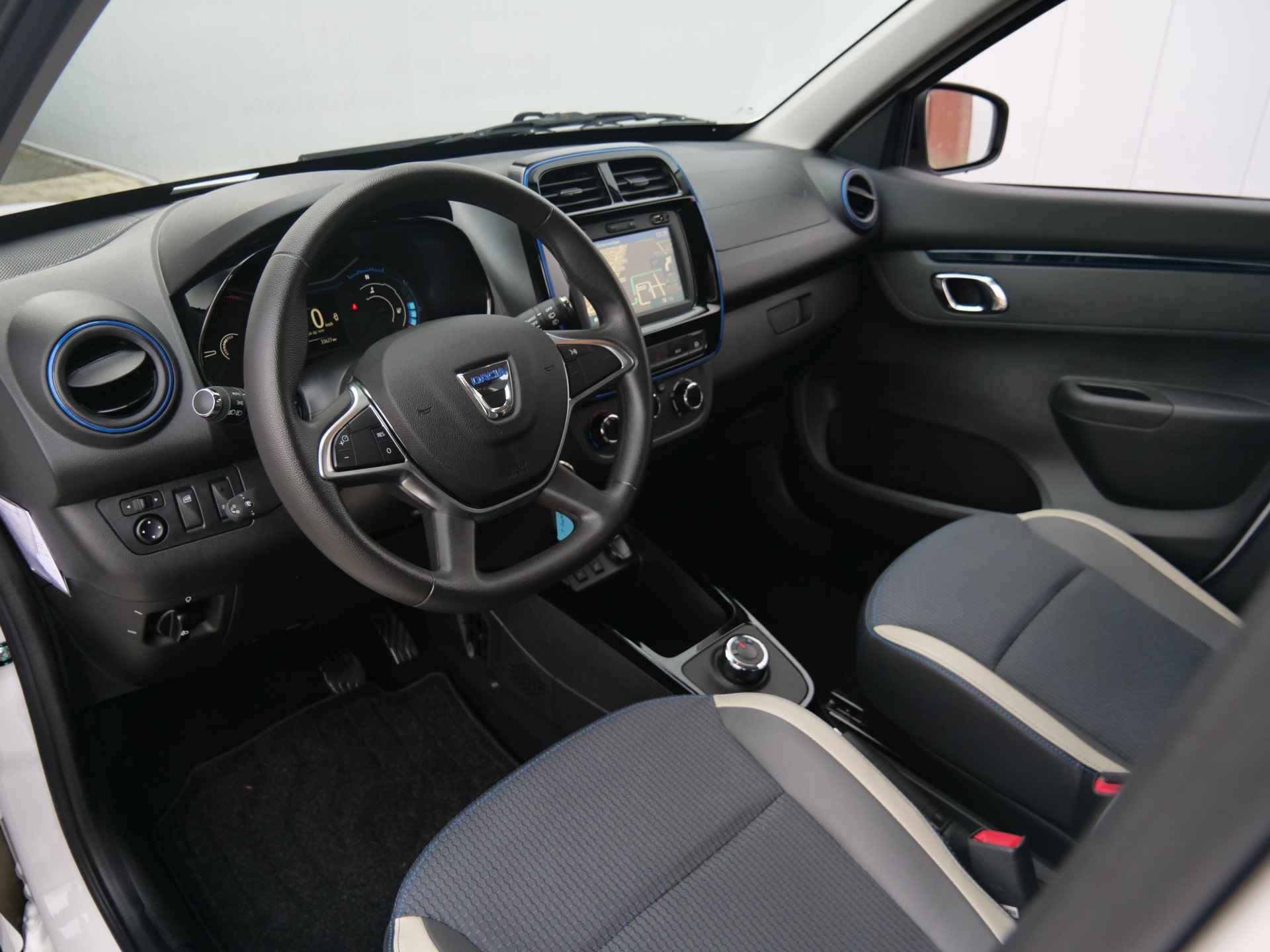 Dacia Spring Comfort Plus 27 kWh Automaat Navigatie / DAB / Apple Carplay / Camera - 17/41