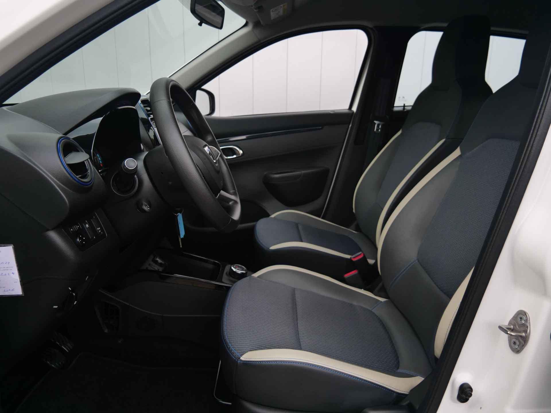 Dacia Spring Comfort Plus 27 kWh Automaat Navigatie / DAB / Apple Carplay / Camera - 18/41