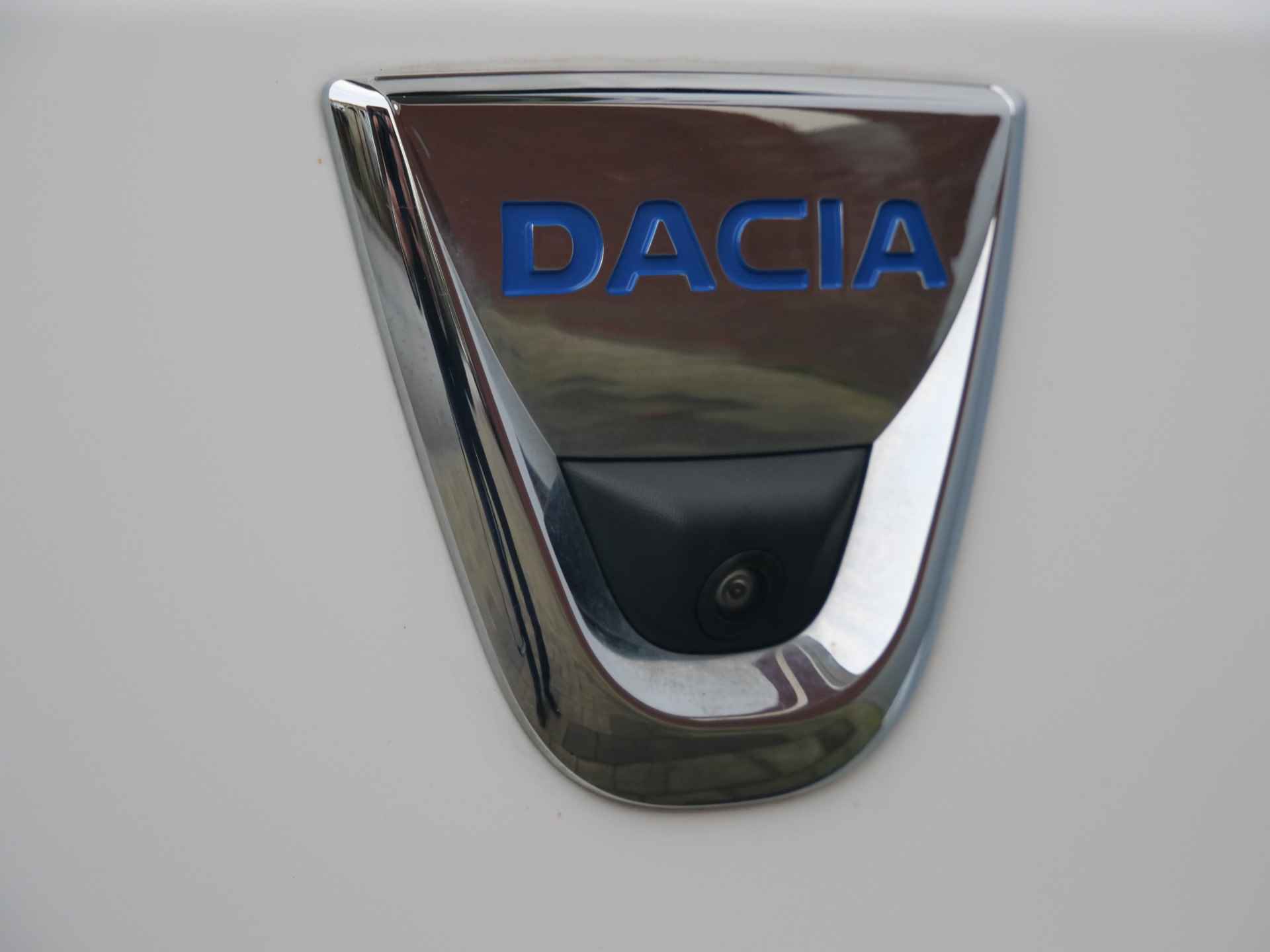 Dacia Spring Comfort Plus 27 kWh Automaat Navigatie / DAB / Apple Carplay / Camera - 24/41