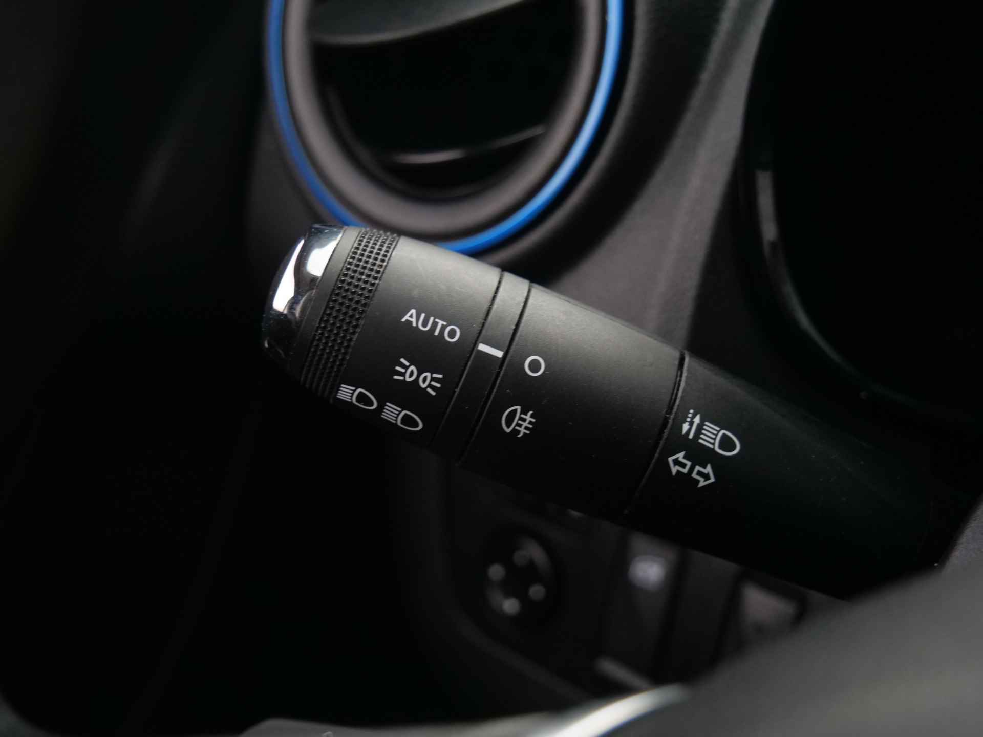 Dacia Spring Comfort Plus 27 kWh Automaat Navigatie / DAB / Apple Carplay / Camera - 28/41
