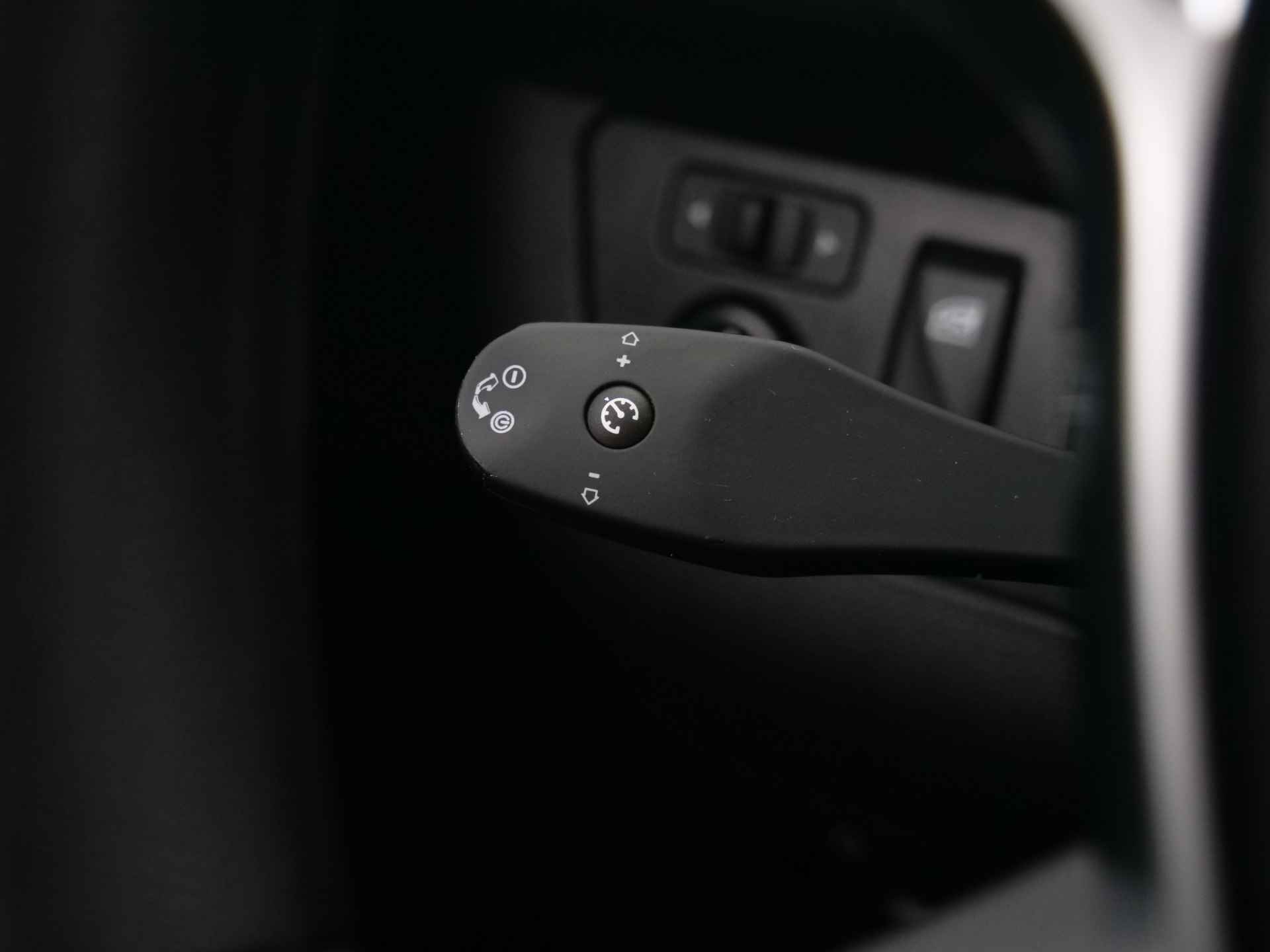 Dacia Spring Comfort Plus 27 kWh Automaat Navigatie / DAB / Apple Carplay / Camera - 29/41