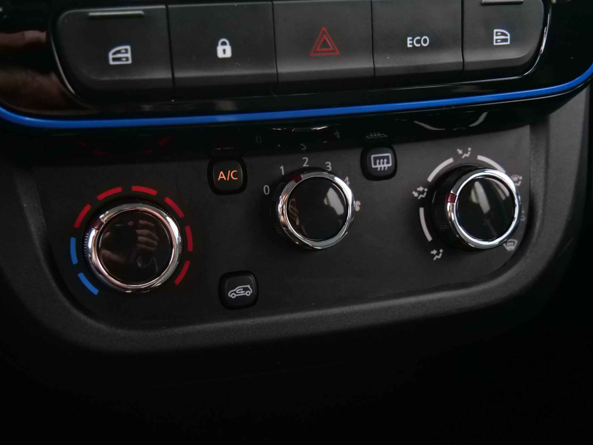 Dacia Spring Comfort Plus 27 kWh Automaat Navigatie / DAB / Apple Carplay / Camera - 38/41