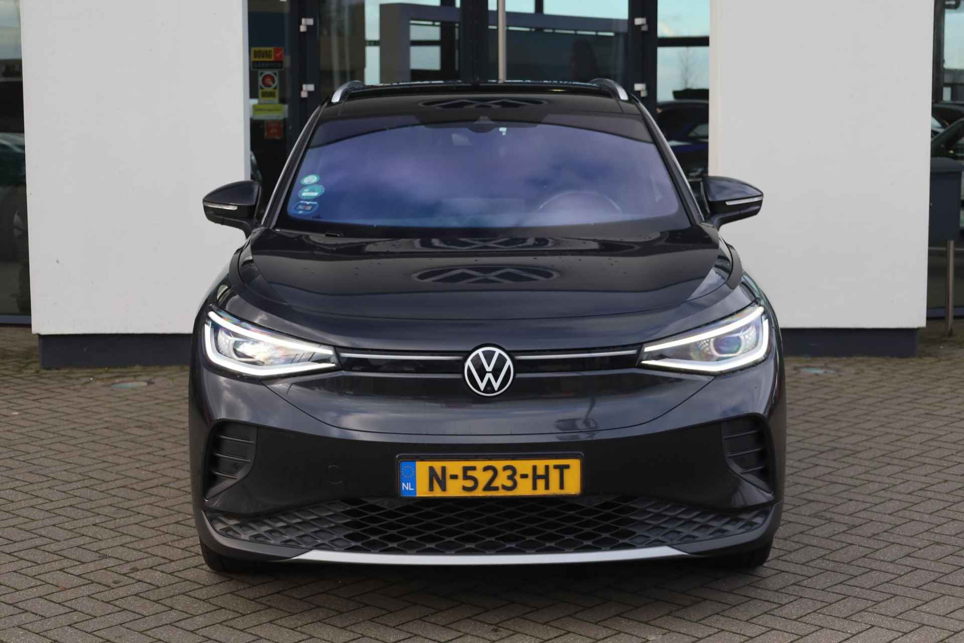 Volkswagen ID.4 Tech 77 kWh 204PK / 150kW, Panoramadak, elektrisch verstelbare ergonomische voorstoelen, LED Matrix (IQ.Lights), 20" 'Drammen' LMV, rondomzichtcamera (area view), achteruitrijcamera (rear view), dodehoeksensor (side assist), privacy glas, navigatie, 2-zone climatronic, stoel- en stuurwiel verwarming, adaptieve cruise control (acc), lane assist, NL auto 1e eigenaar dealeronderhouden, zilver dakrailing + sierlijst, elekrische achterklep, verwarmbare voorruit, draadloos telefoon laden, Apple Carplay / Android Auto - 3/43