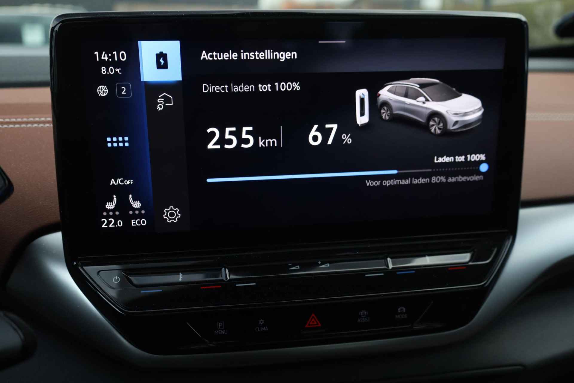 Volkswagen ID.4 Tech 77 kWh 204PK / 150kW, Panoramadak, elektrisch verstelbare ergonomische voorstoelen, LED Matrix (IQ.Lights), 20" 'Drammen' LMV, rondomzichtcamera (area view), achteruitrijcamera (rear view), dodehoeksensor (side assist), privacy glas, navigatie, 2-zone climatronic, stoel- en stuurwiel verwarming, adaptieve cruise control (acc), lane assist, NL auto 1e eigenaar dealeronderhouden, zilver dakrailing + sierlijst, elekrische achterklep, verwarmbare voorruit, draadloos telefoon laden, Apple Carplay / Android Auto - 30/43