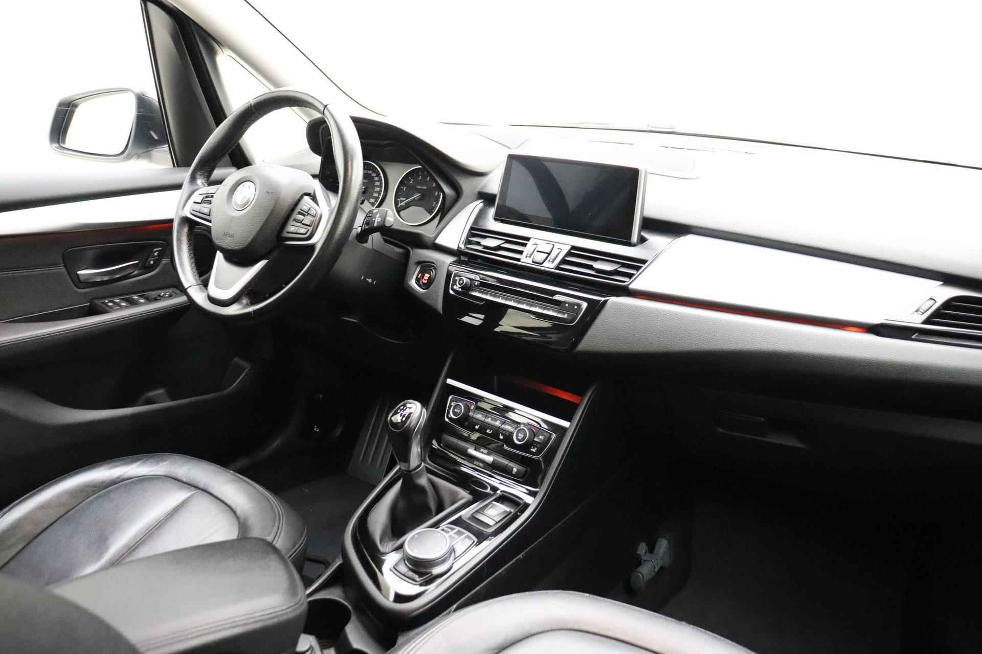 BMW 2-serie Gran Tourer 218i Centennial High Executive 136pk Navigatie | Lederen Bekleding | Stoelverwarming | Trekhaak | Climate Control | 18" Lichtmetalen Velgen - 4/36