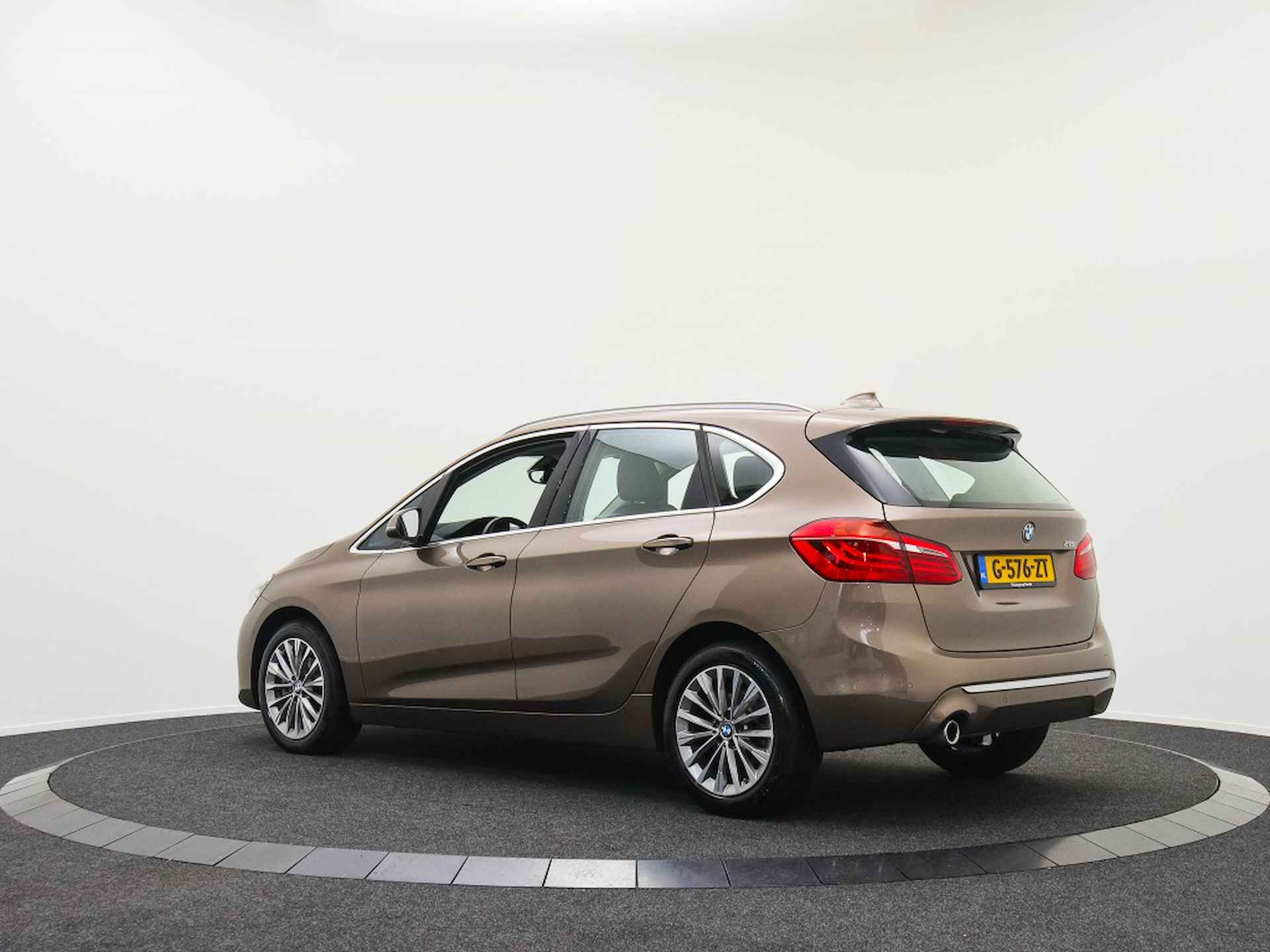 Bmw 2-serie Active Tourer 218i High Executive Edition | Navigatie | Elek. Achterklep - 2/44